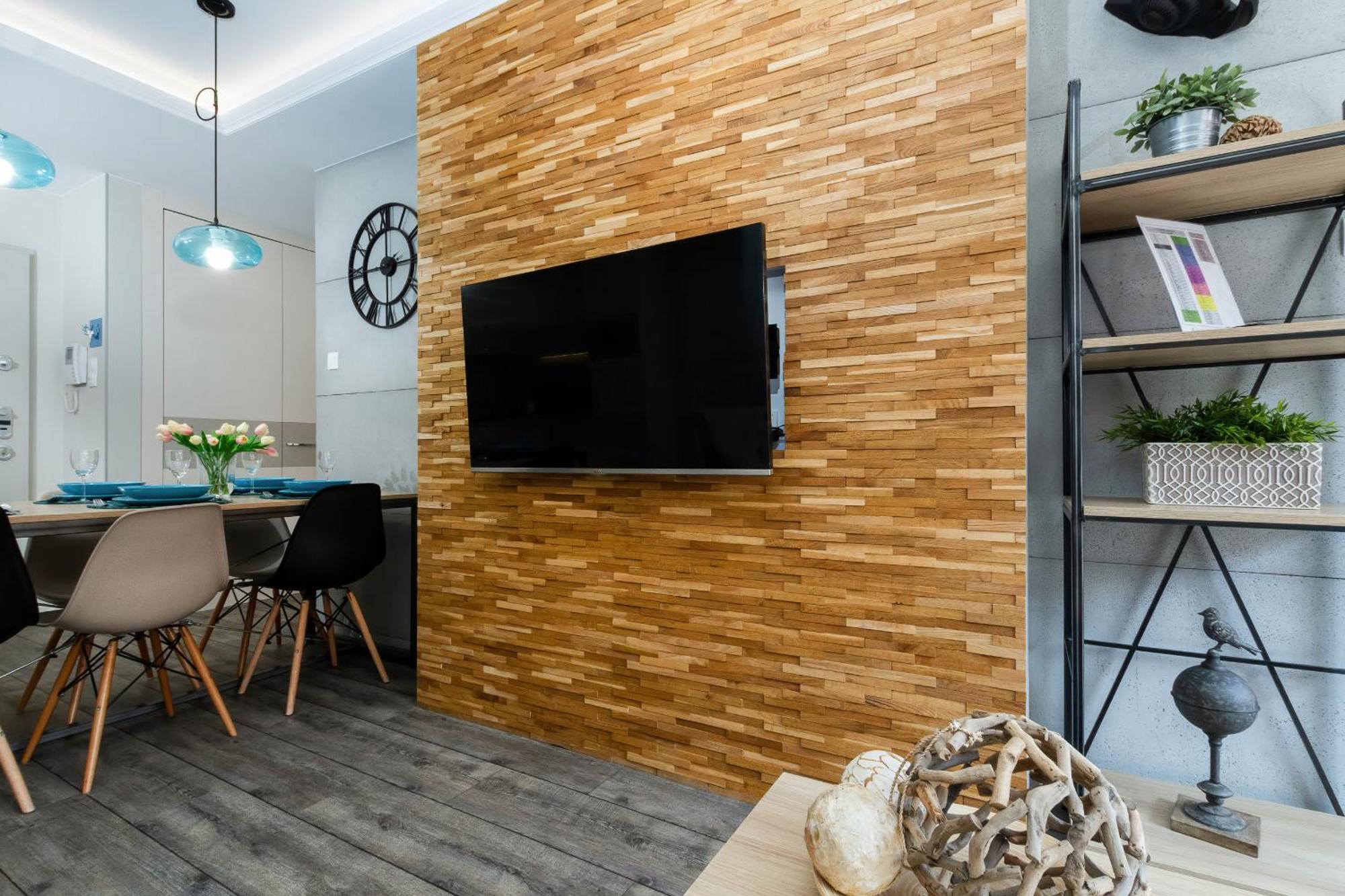 Cozy With Two Bedrooms And Balcony In By Renters