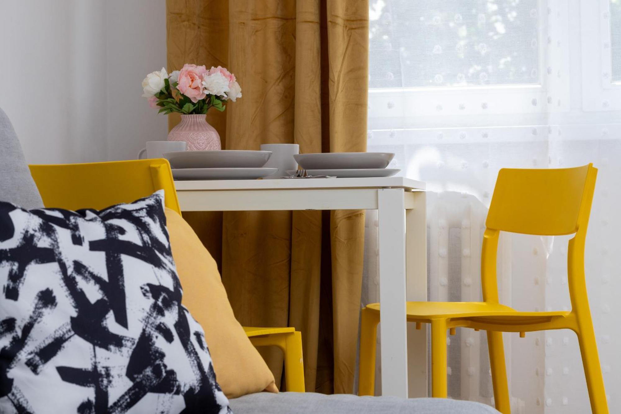 Căn hộ Sunny Studio Opolska With Balcony In By Renters