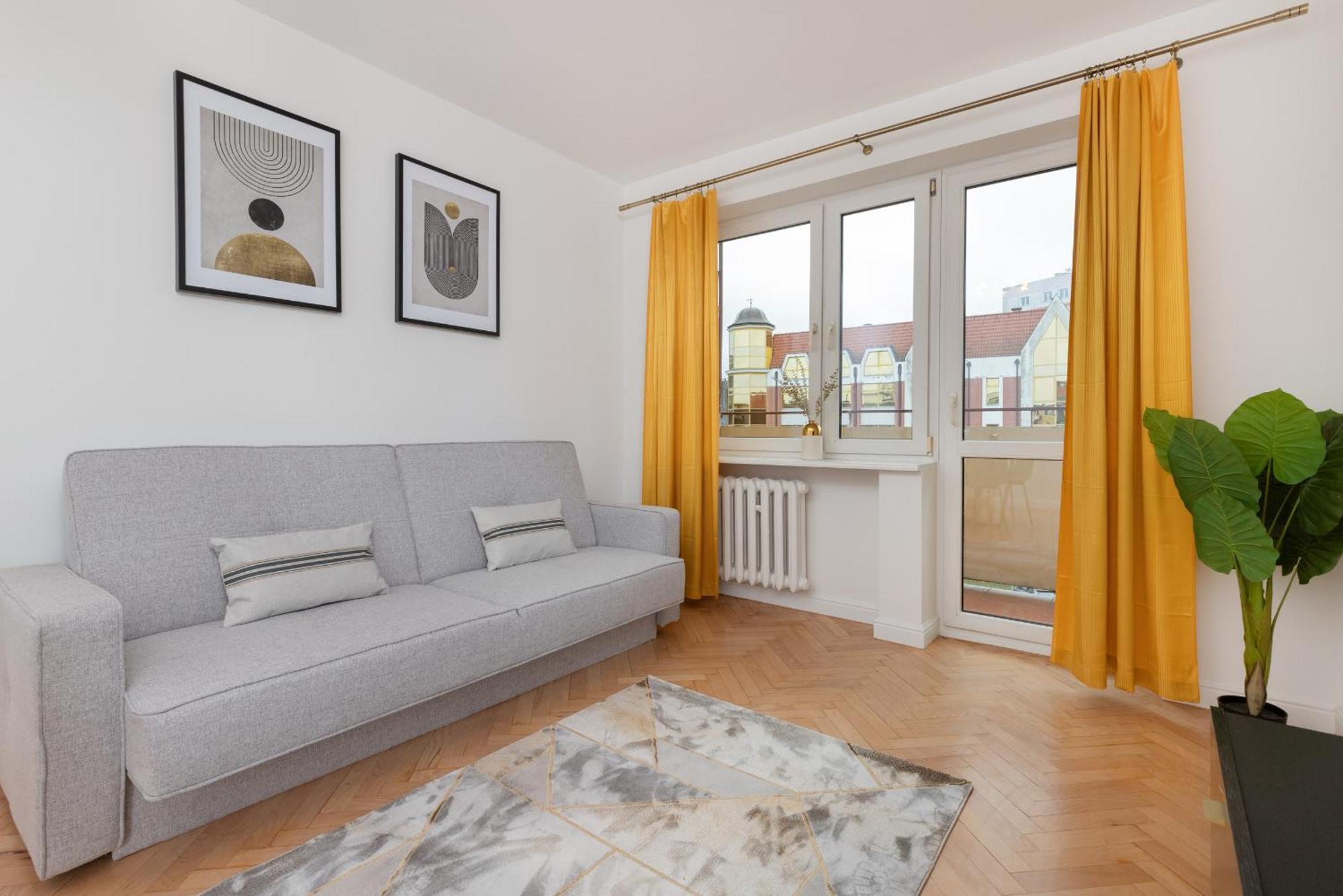 Căn hộ Stylish & Comfortable With Balcony In Central By Renters