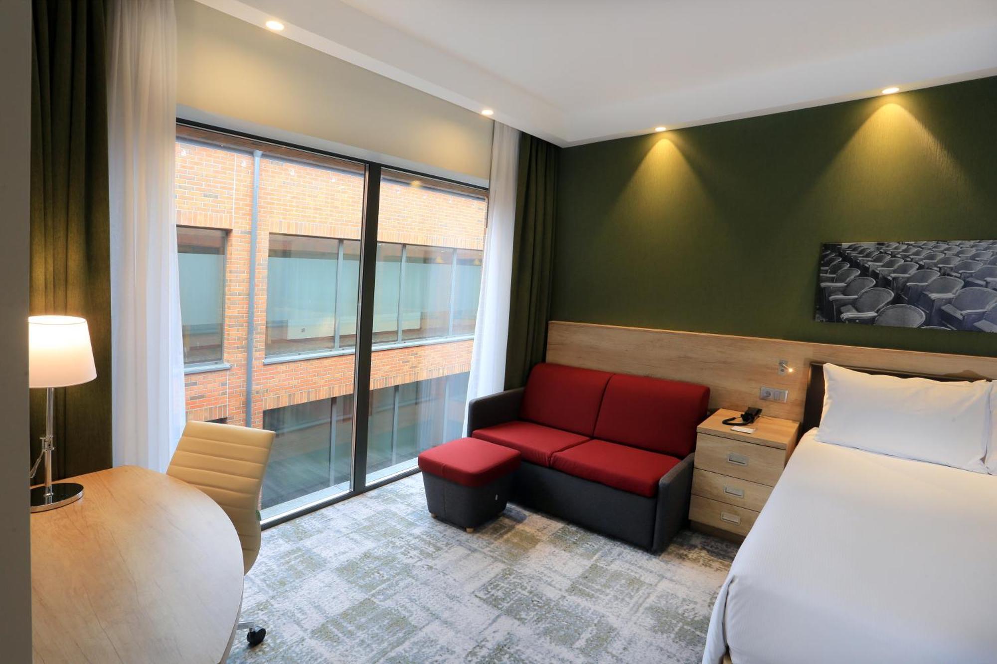 Hotel Hampton By Hilton Old Town 3*