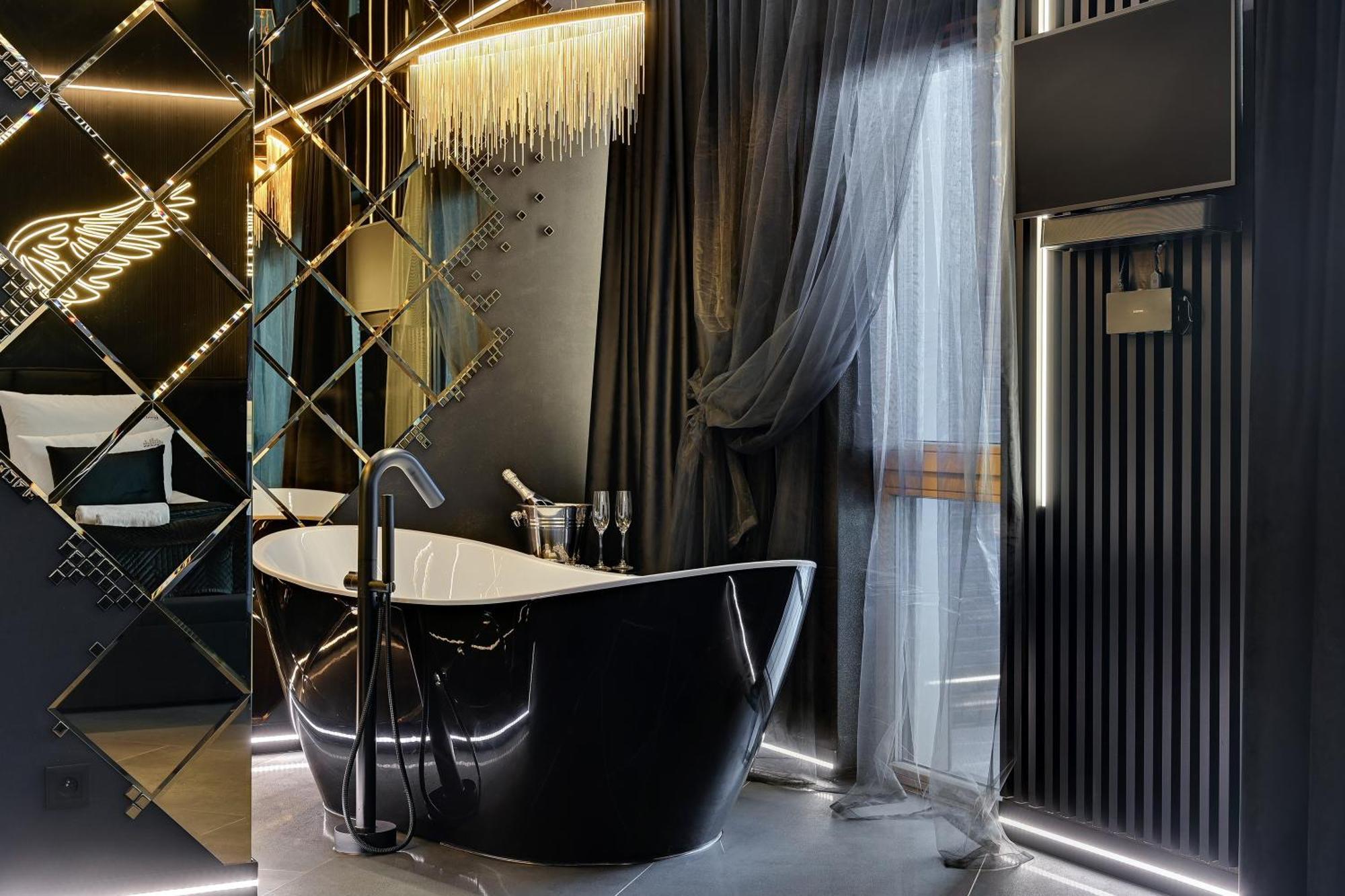 Hollywood Jacuzzi By Downtown Gdańsk