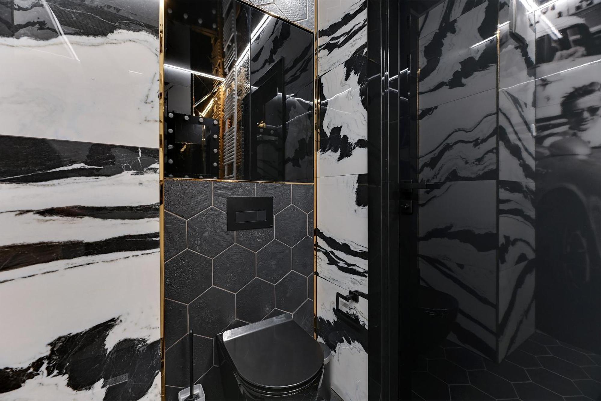 Hollywood Jacuzzi By Downtown *