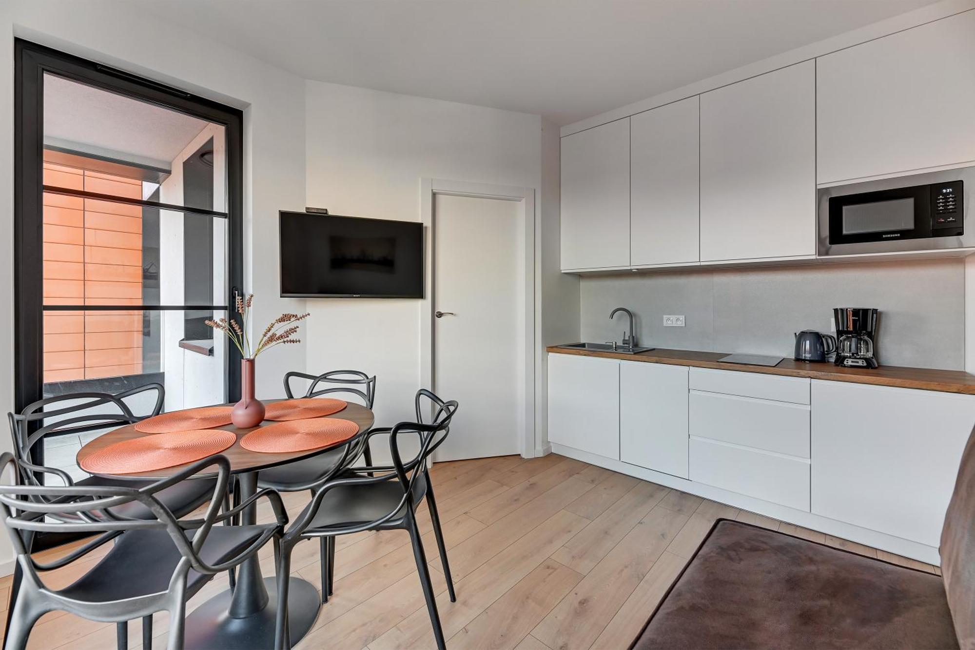Doki Living & Foodhall Apartment Gdansk