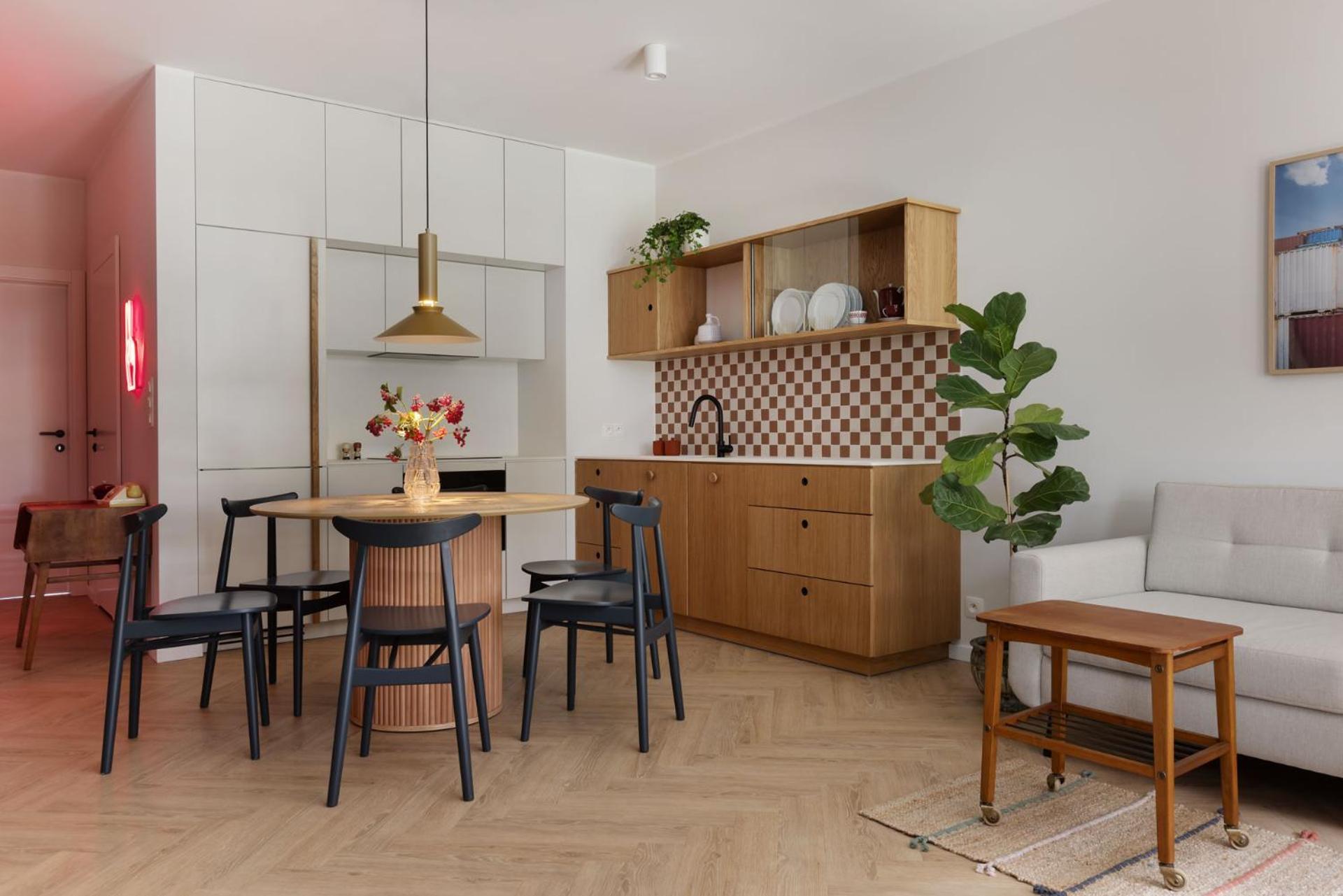 Apartment Solidarnosc Three Bedrooms & Garden *
