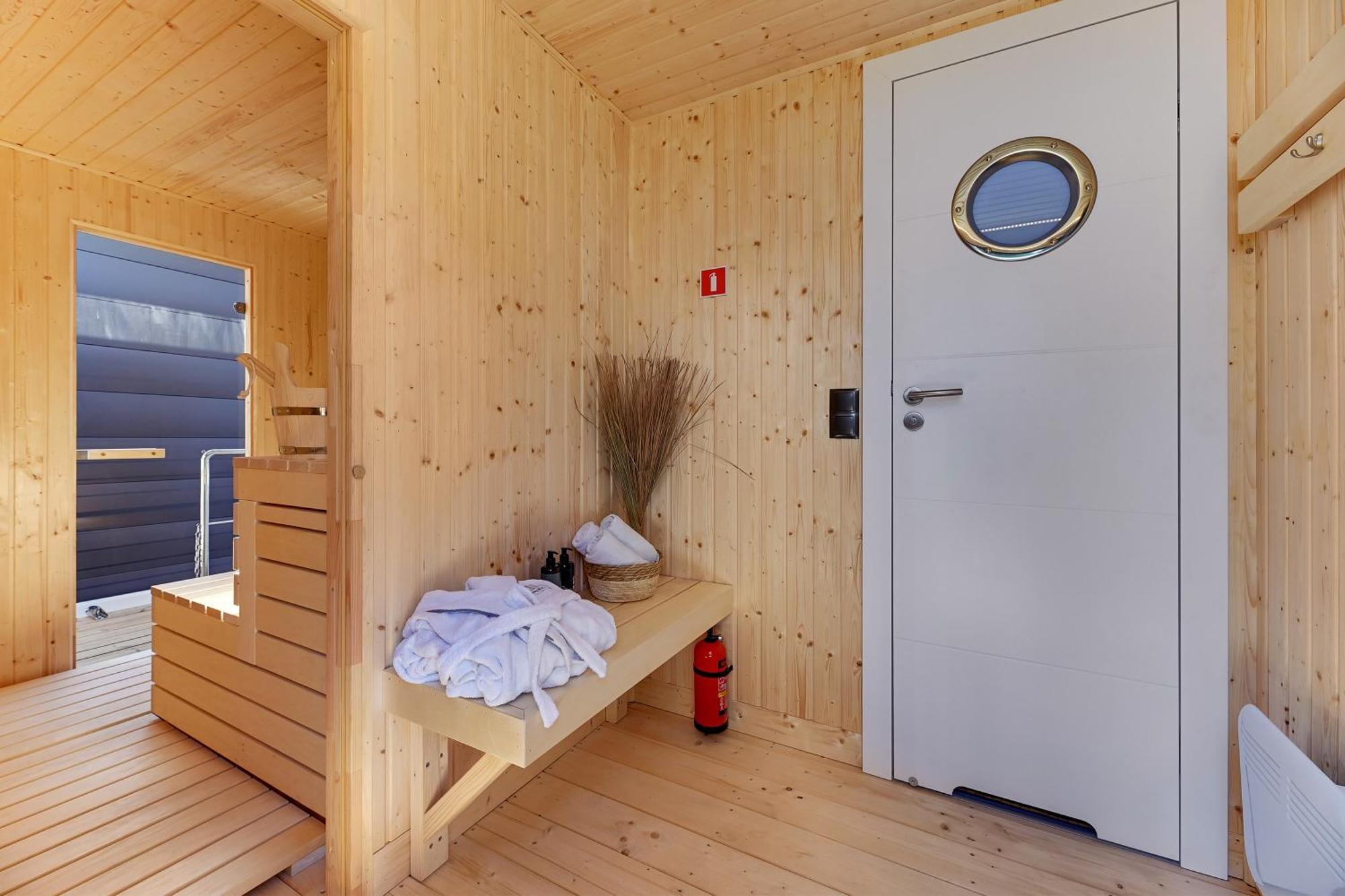 Na Wodzie - La Mare Motlava Houseboats With Sauna By Downtown