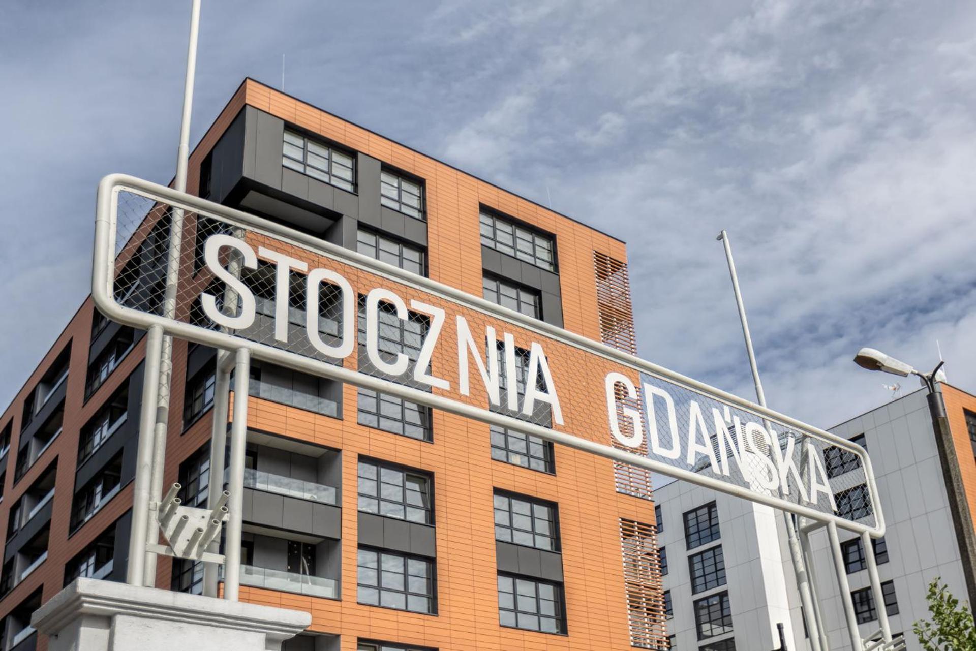 Solidarnosc Three Bedrooms & Garden Apartment *