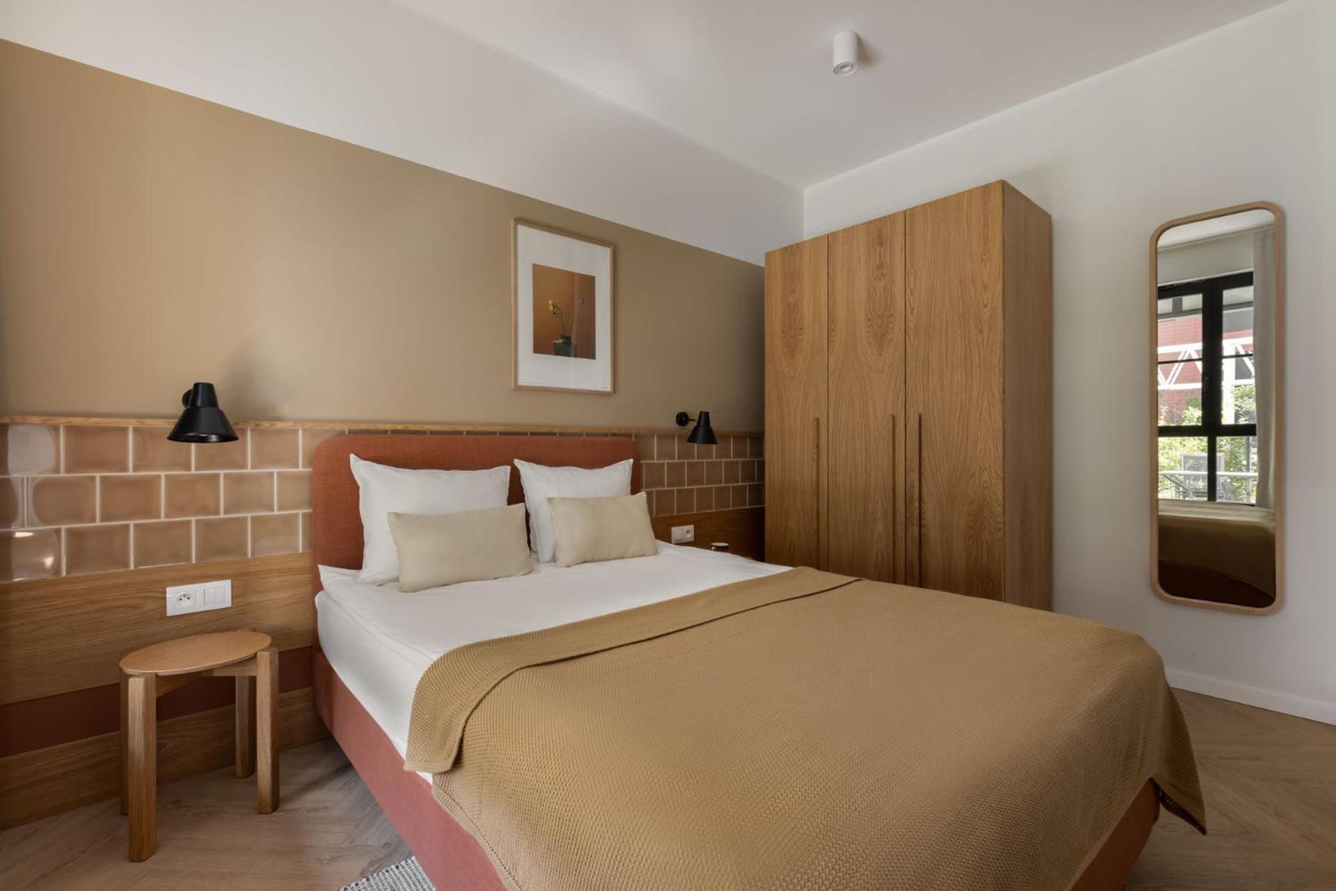 Solidarnosc Three Bedrooms & Garden Huoneisto