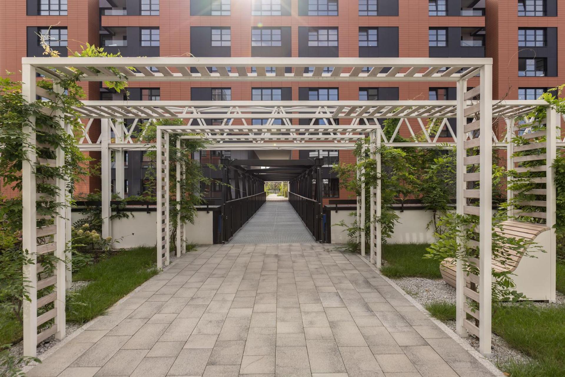 Apartment Solidarnosc Three Bedrooms & Garden *