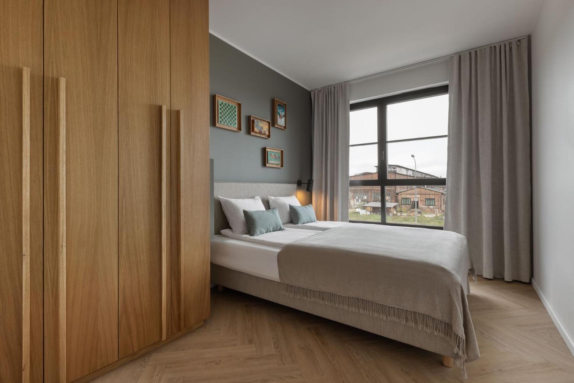 Solidarnosc Three Bedrooms & Garden Apartment Gdansk