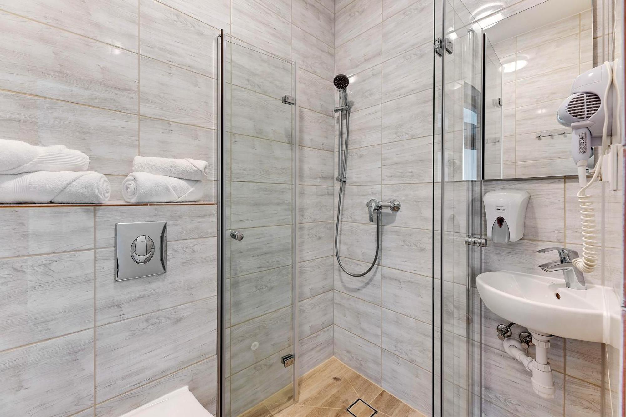 Mile Airport & Parking Dlugoterminowy Bed & Breakfast Gdansk