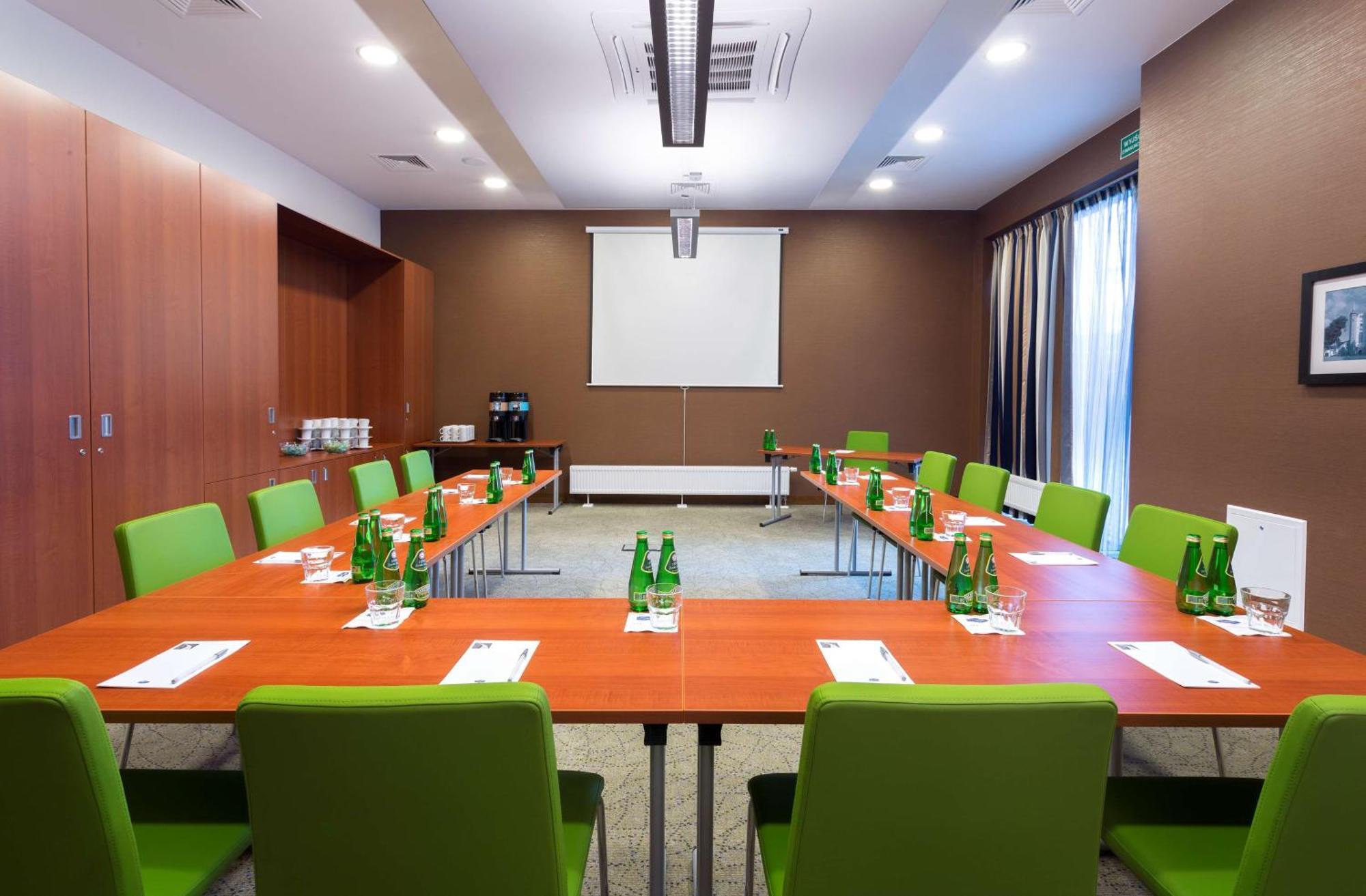Hampton By Hilton Airport 3*