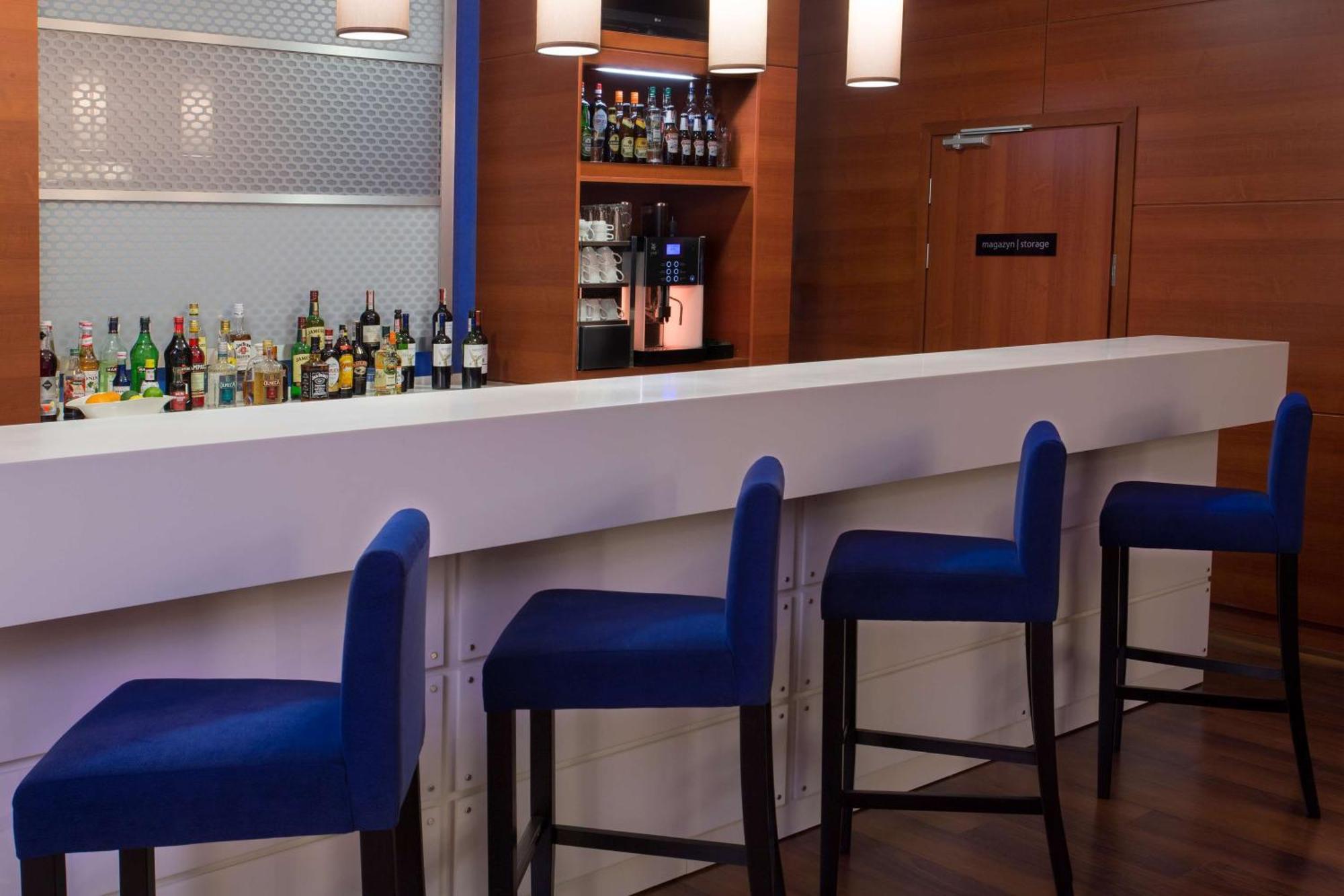 Hampton By Hilton Airport