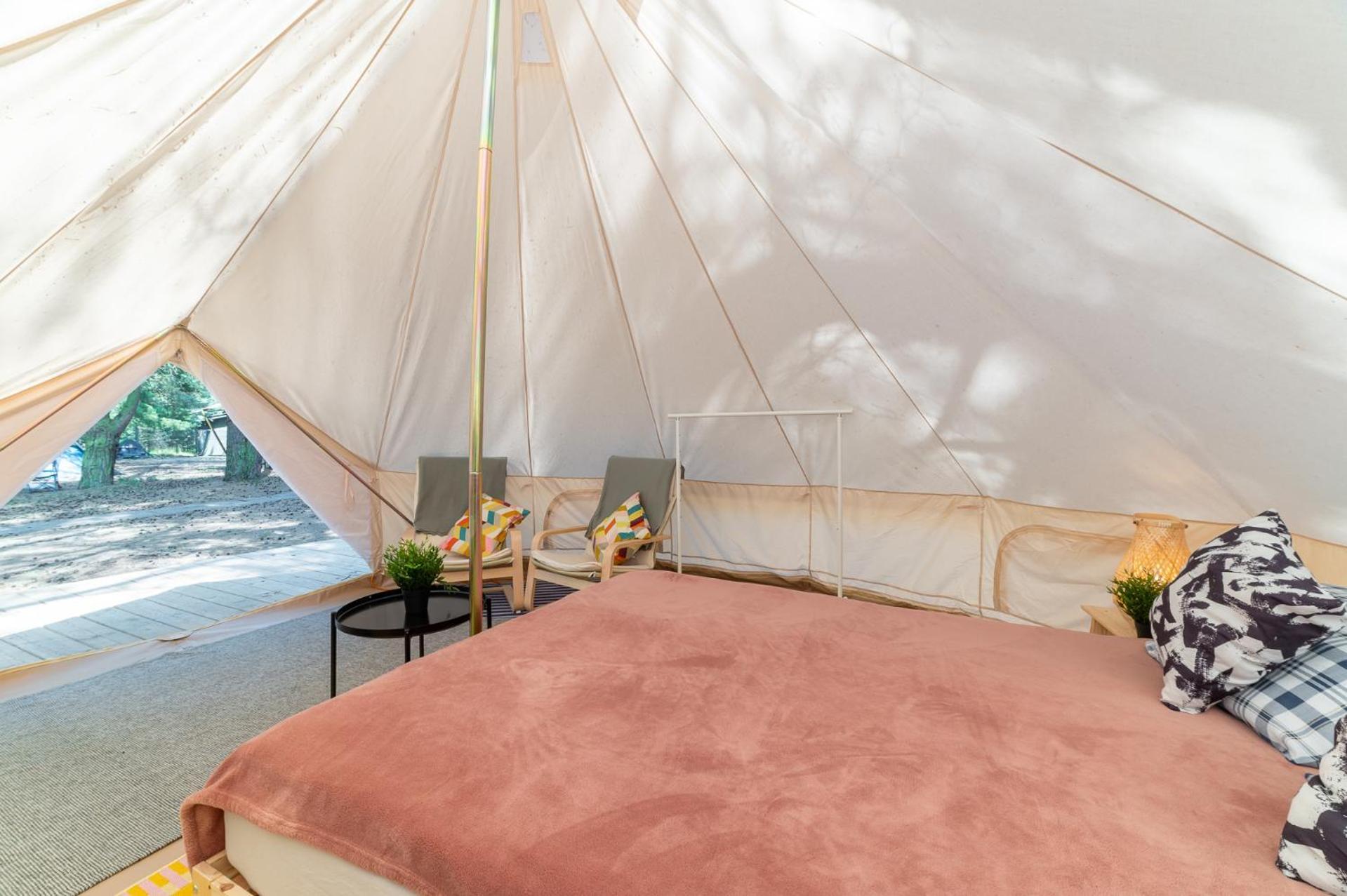 Camp Bursztynowy Leirintäalueet