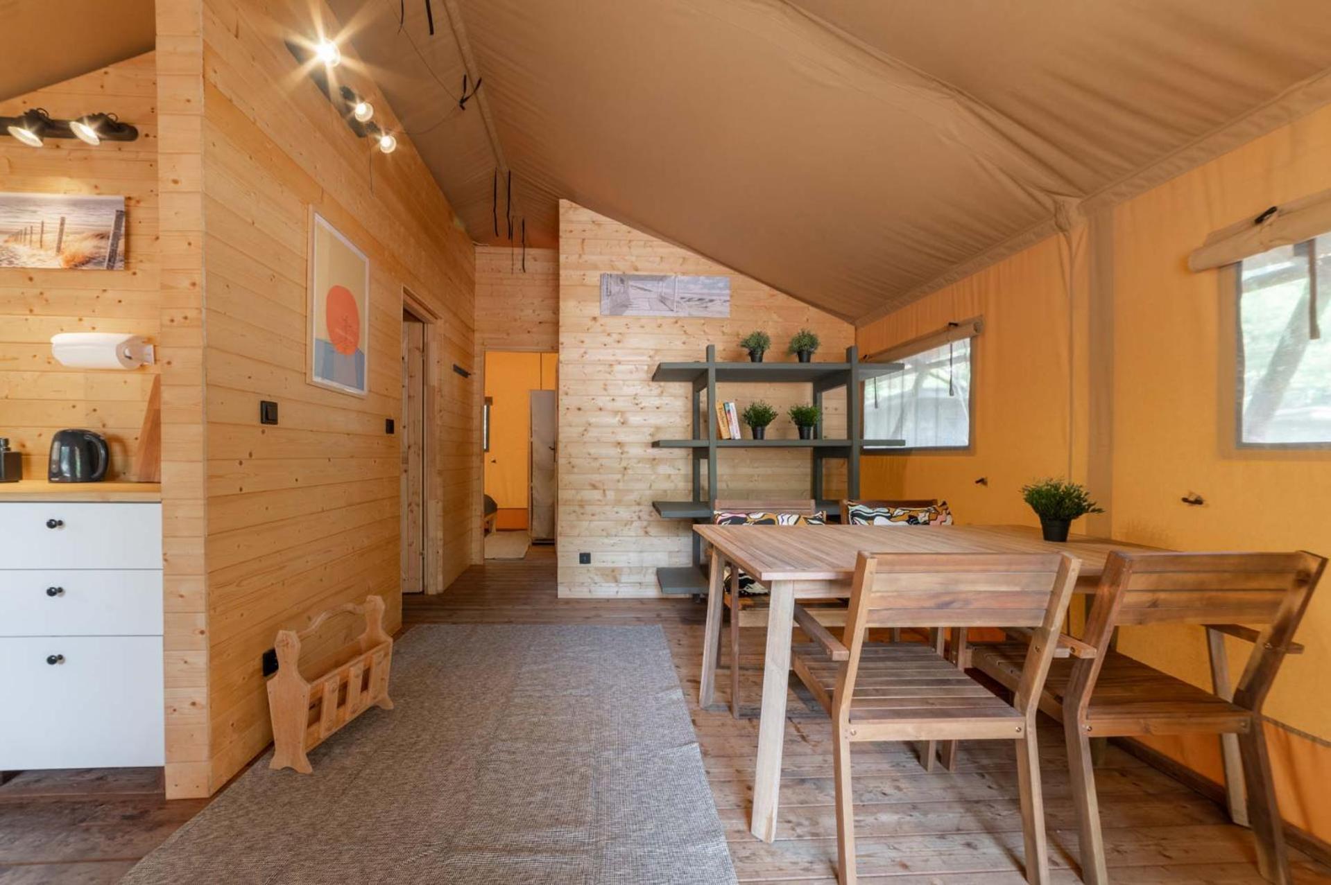 Camp Bursztynowy Acampamento *
