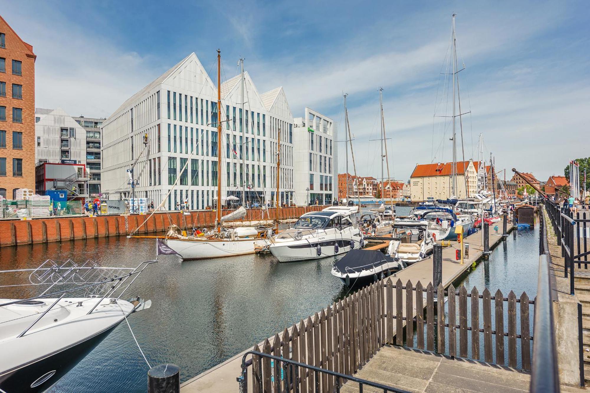 Yacht Mansion - Premium View