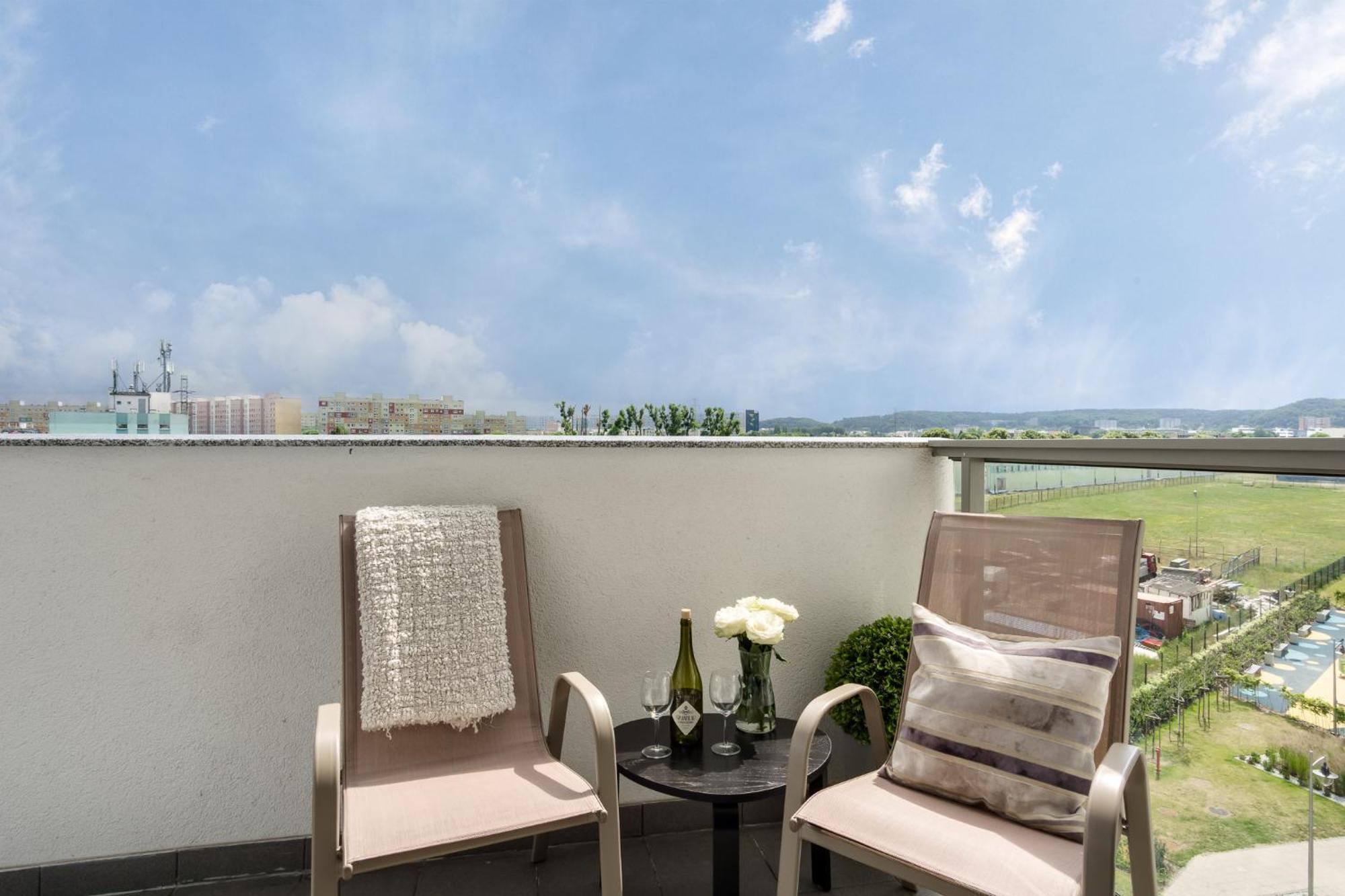 Mikki Albatross Towers Apartment