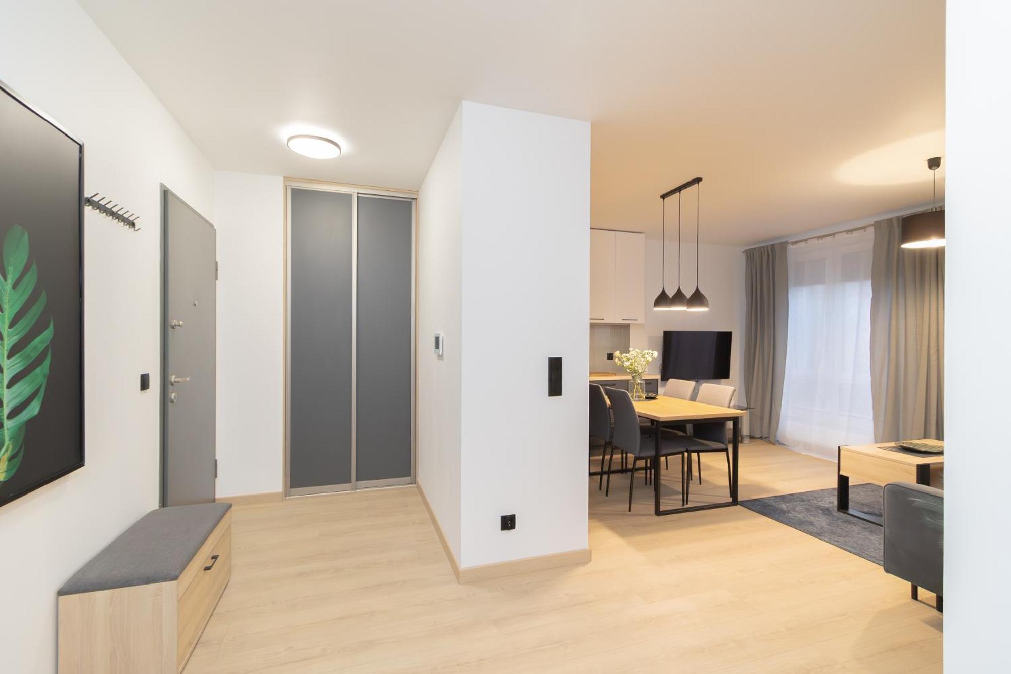 Glow Apartments, Luna Srodmiescie
