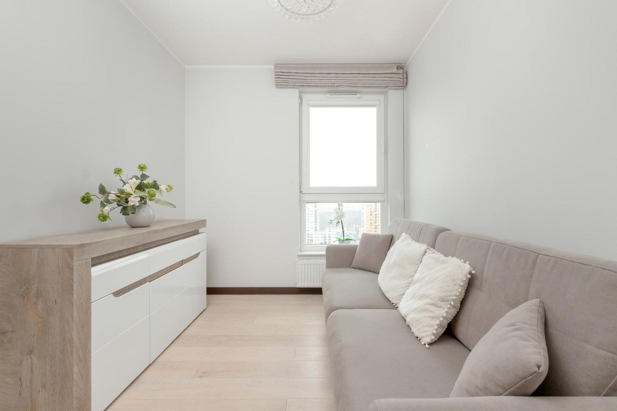 Spacious And Cozy Two Bedrooms By Rent Like *