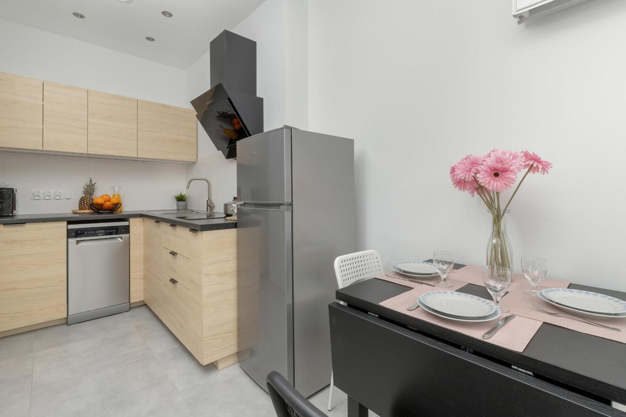 Cosy In Center By Renters Apartment
