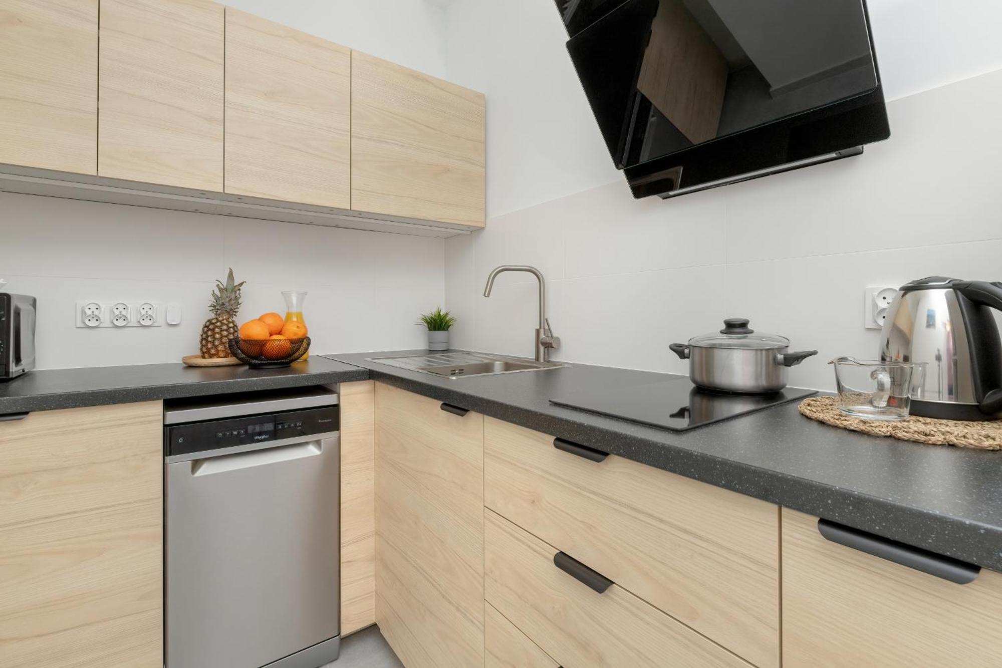 Cosy In Center By Renters Apartment
