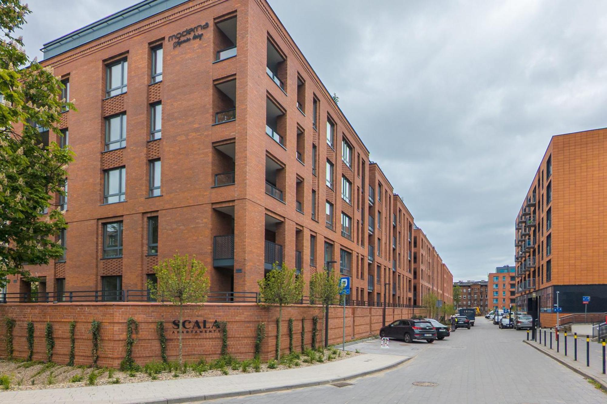 Huoneisto Elegant With Balcony And Air Conditioning In By Renters *