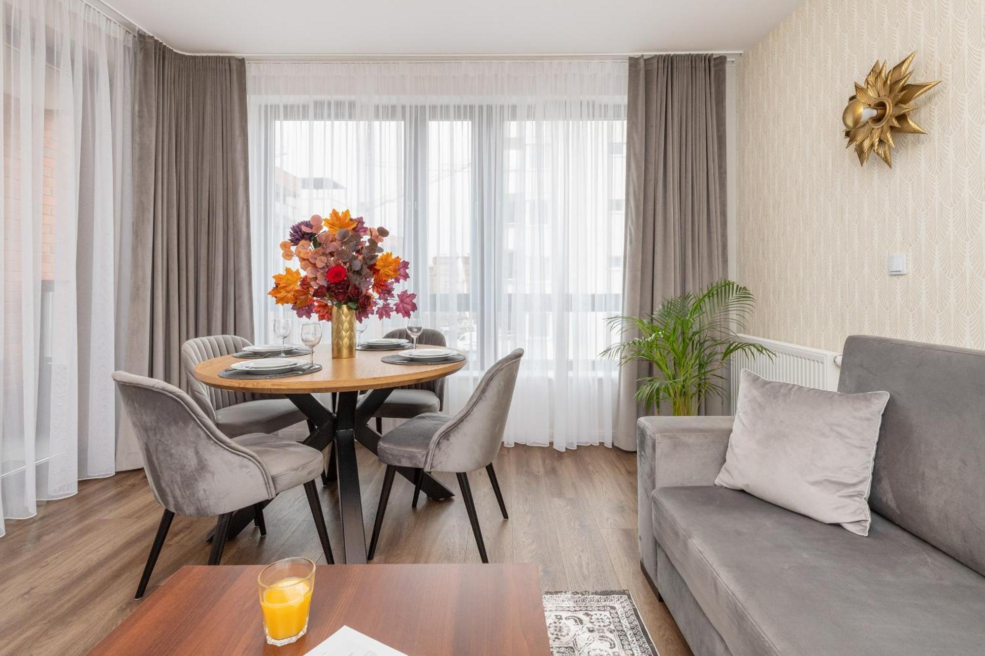 Huoneisto Elegant With Balcony And Air Conditioning In By Renters Gdańsk