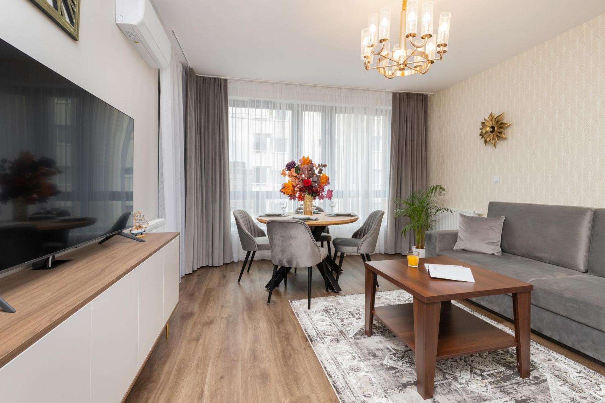 Elegant With Balcony And Air Conditioning In By Renters *