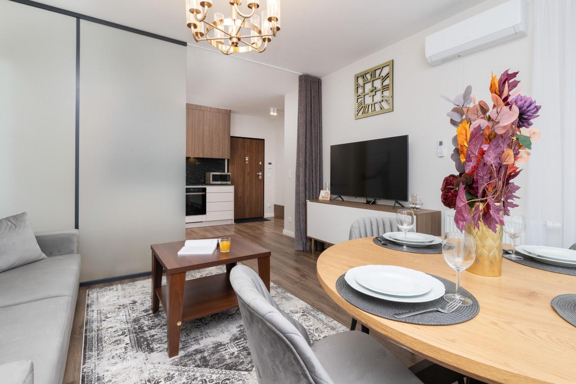 Elegant With Balcony And Air Conditioning In By Renters * Gdańsk
