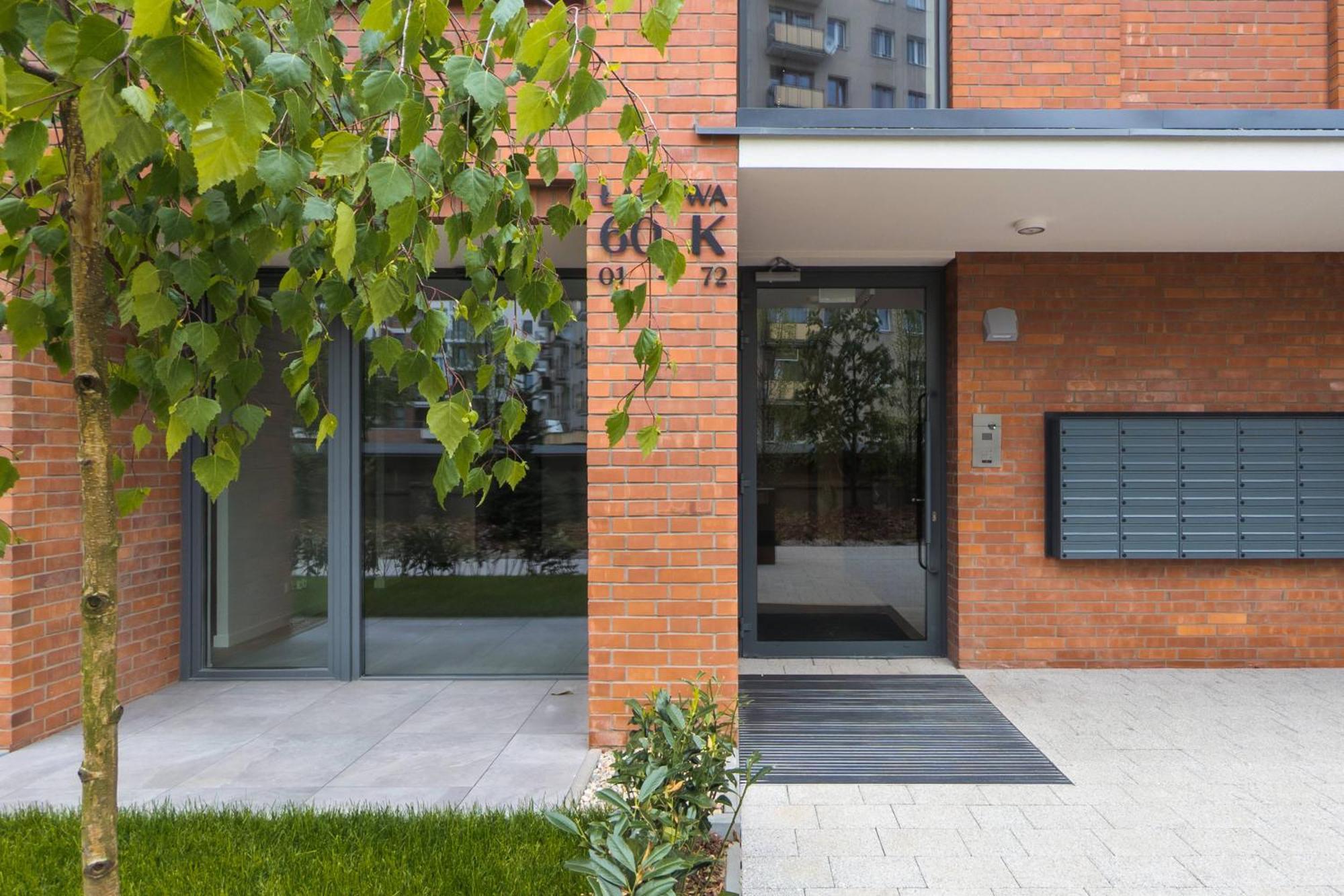 Elegant With Balcony And Air Conditioning In By Renters Huoneisto *