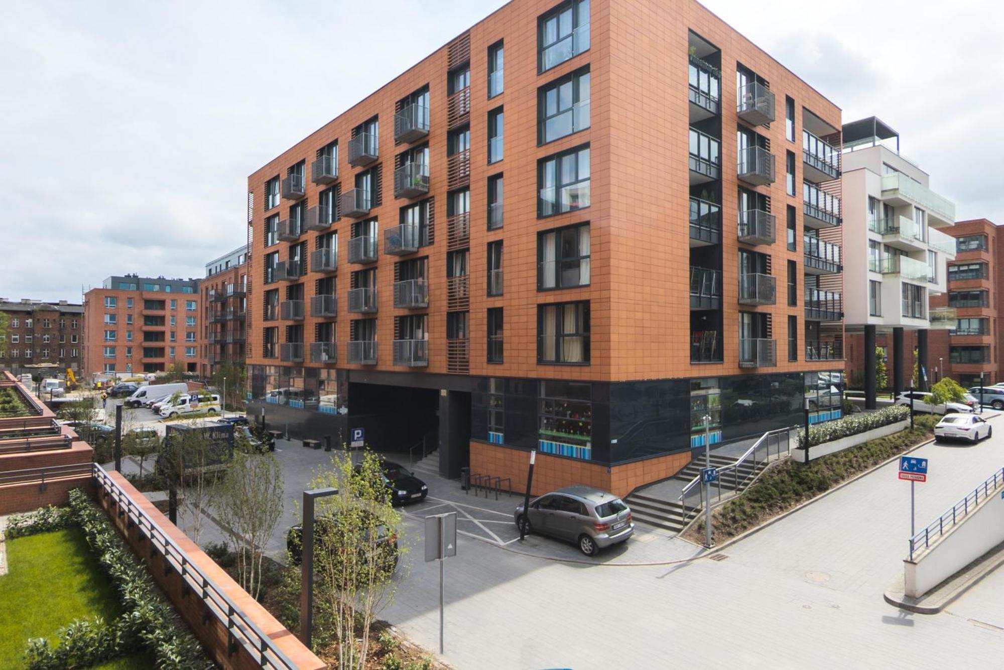 Elegant With Balcony And Air Conditioning In By Renters Huoneisto *
