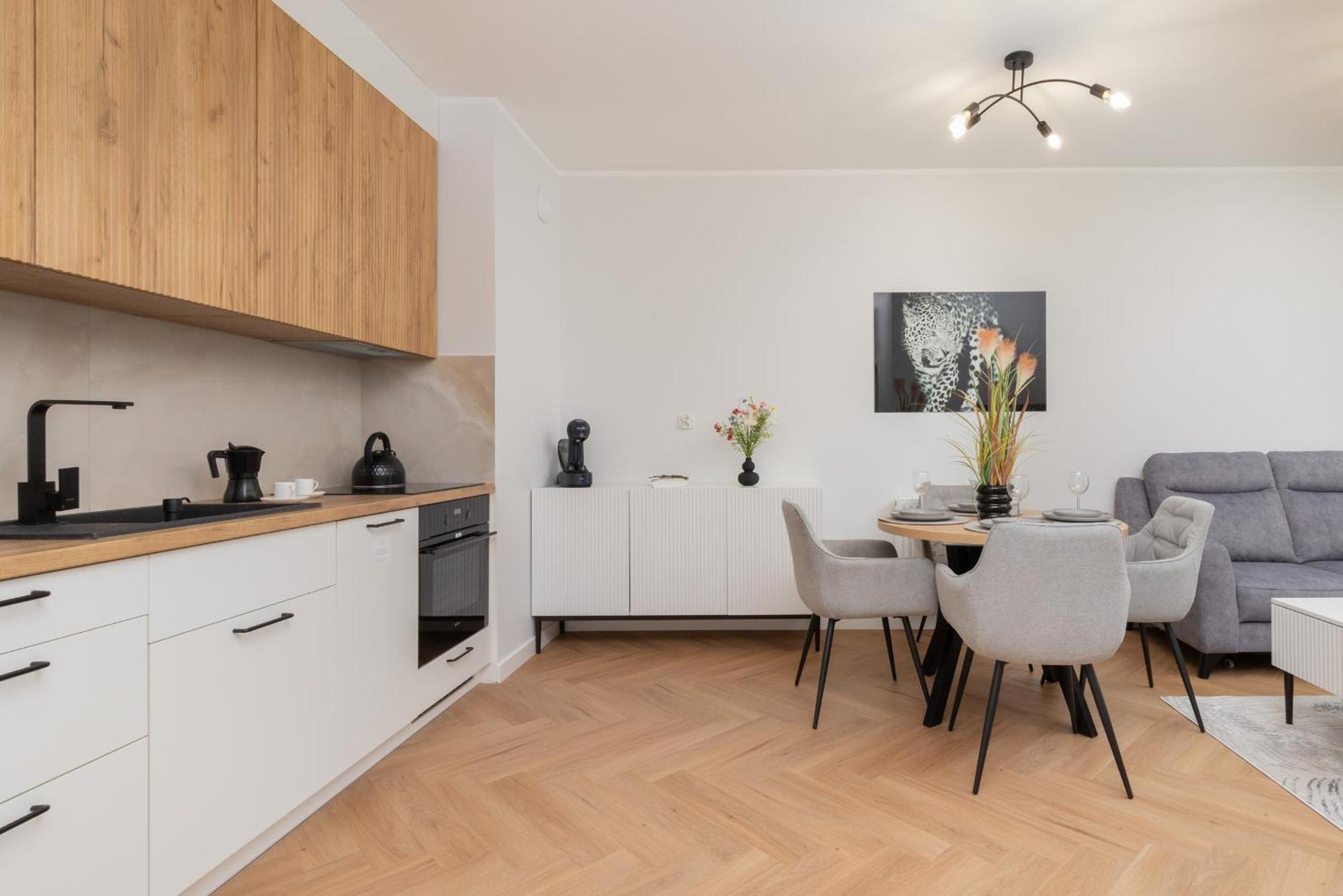 Lägenhet Nowa Letnica Comfortable With Balcony & Parking By Renters