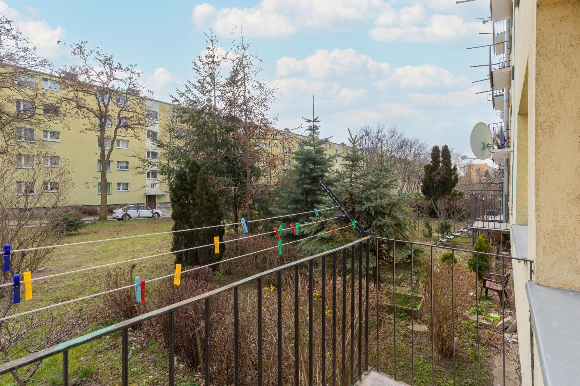 Cosy With Balcony In By Renters Apartment *