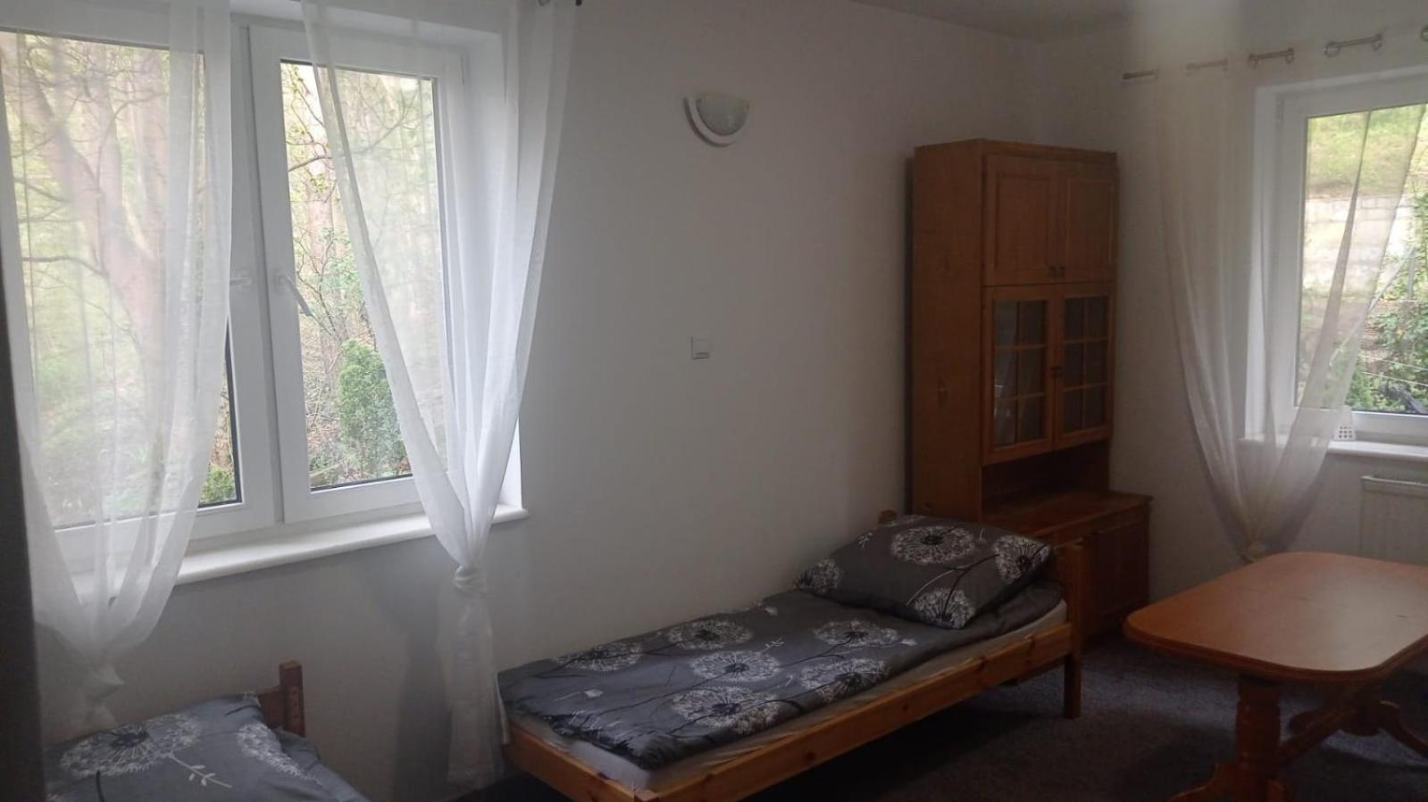 Tanie Pokoj Nr 2 1-3 Osobowy Z Lazienka Na Korytarzu Apartment