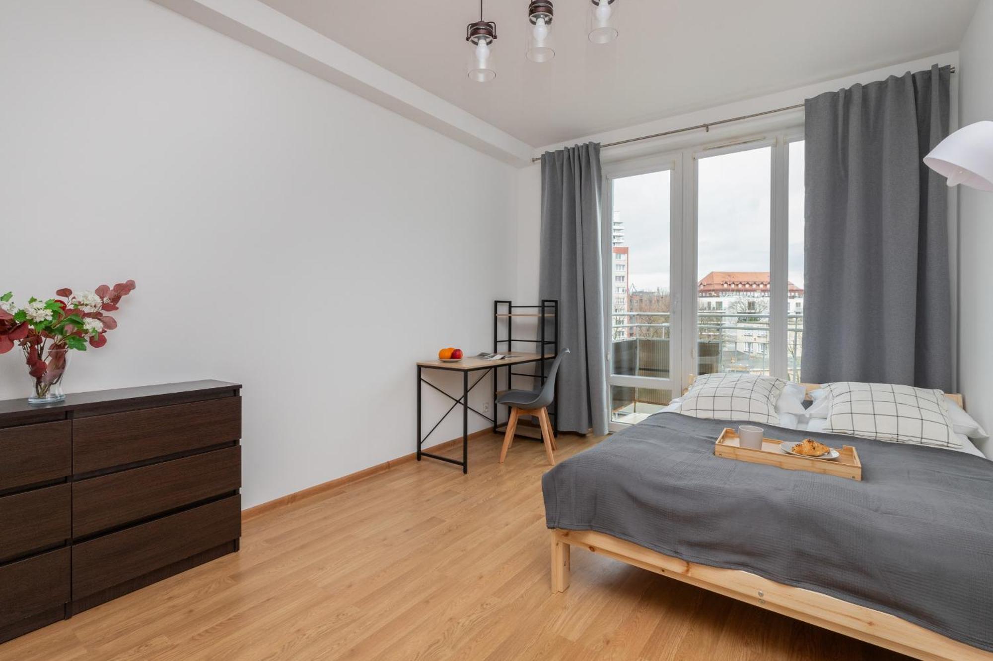 In Center With Two Desks, Balcony And Separate Kitchen By Renters Huoneisto *