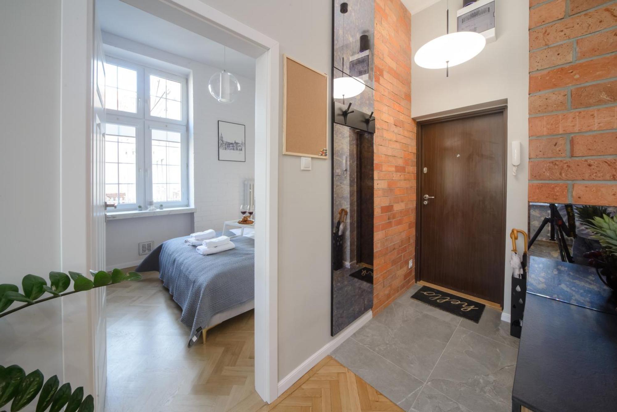 Maya's Flats & 64 - 3 On Chlebnicka Street Old Town Apartment