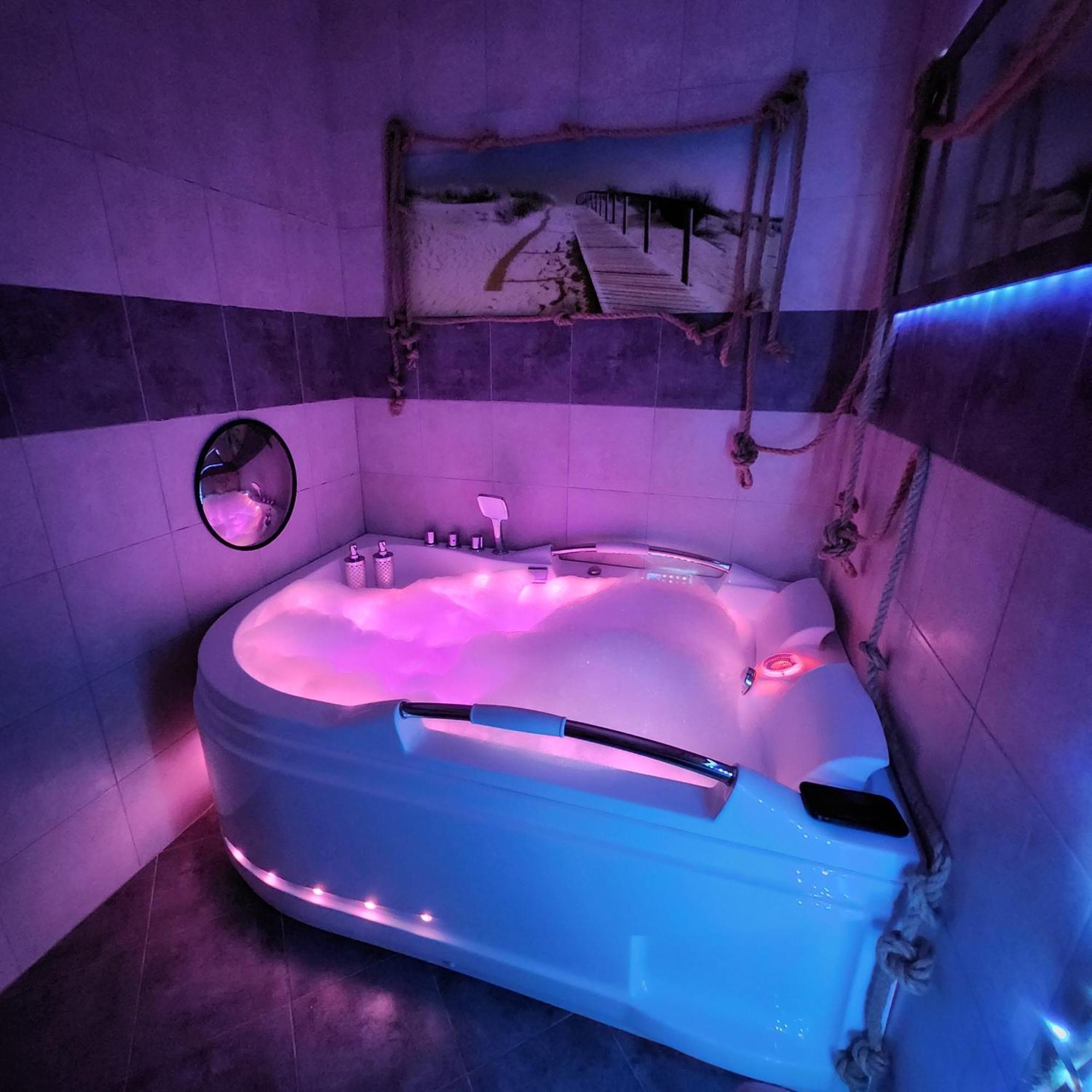 By The Sea - Prestige With A Luxurious Jacuzzi, Sauna And An Exclusive Massage Chair Available In One Of The Apartments!