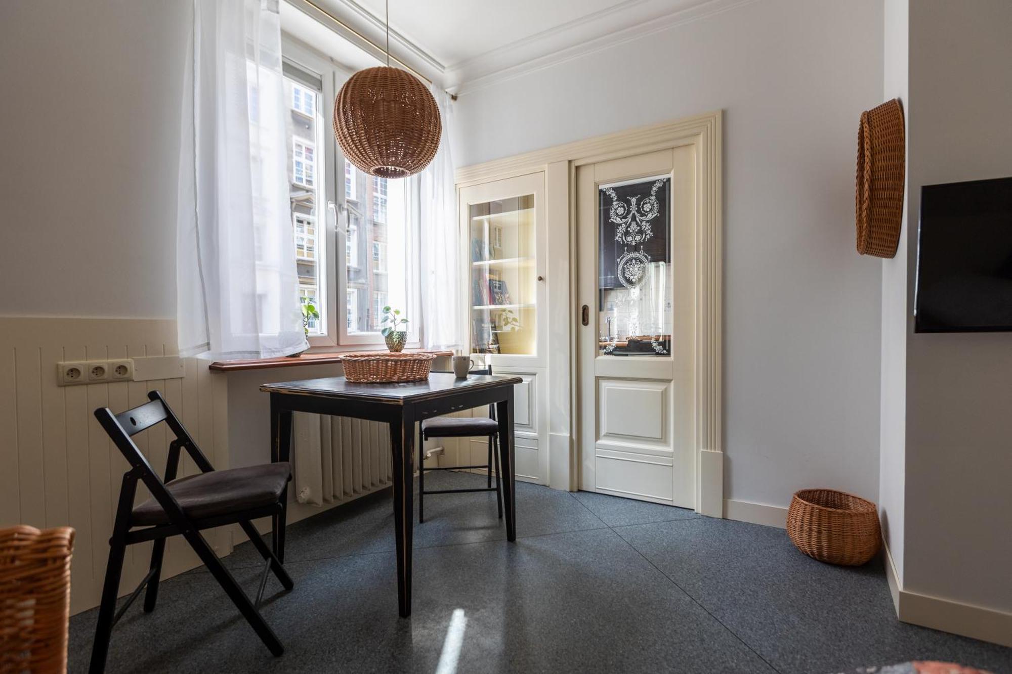 Wicker House Apartment