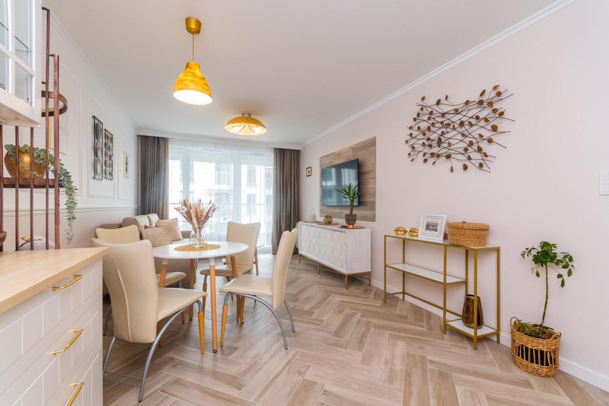 Golden Azzure By Grand Apartment