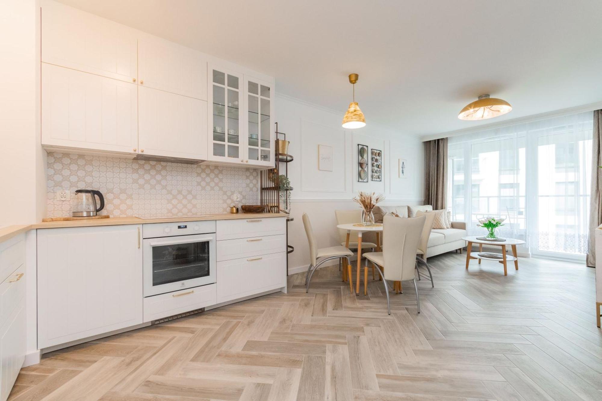 Golden Azzure By Grand Apartment *