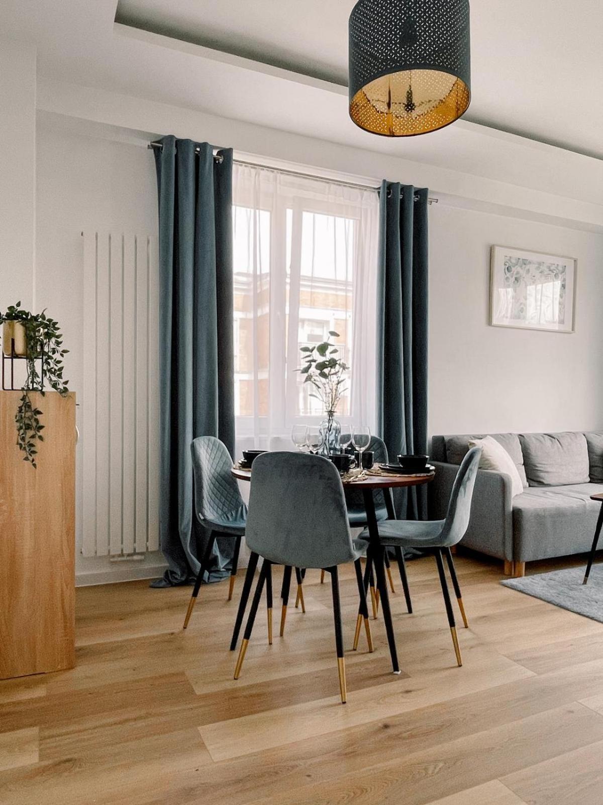 Luxury Apartment *