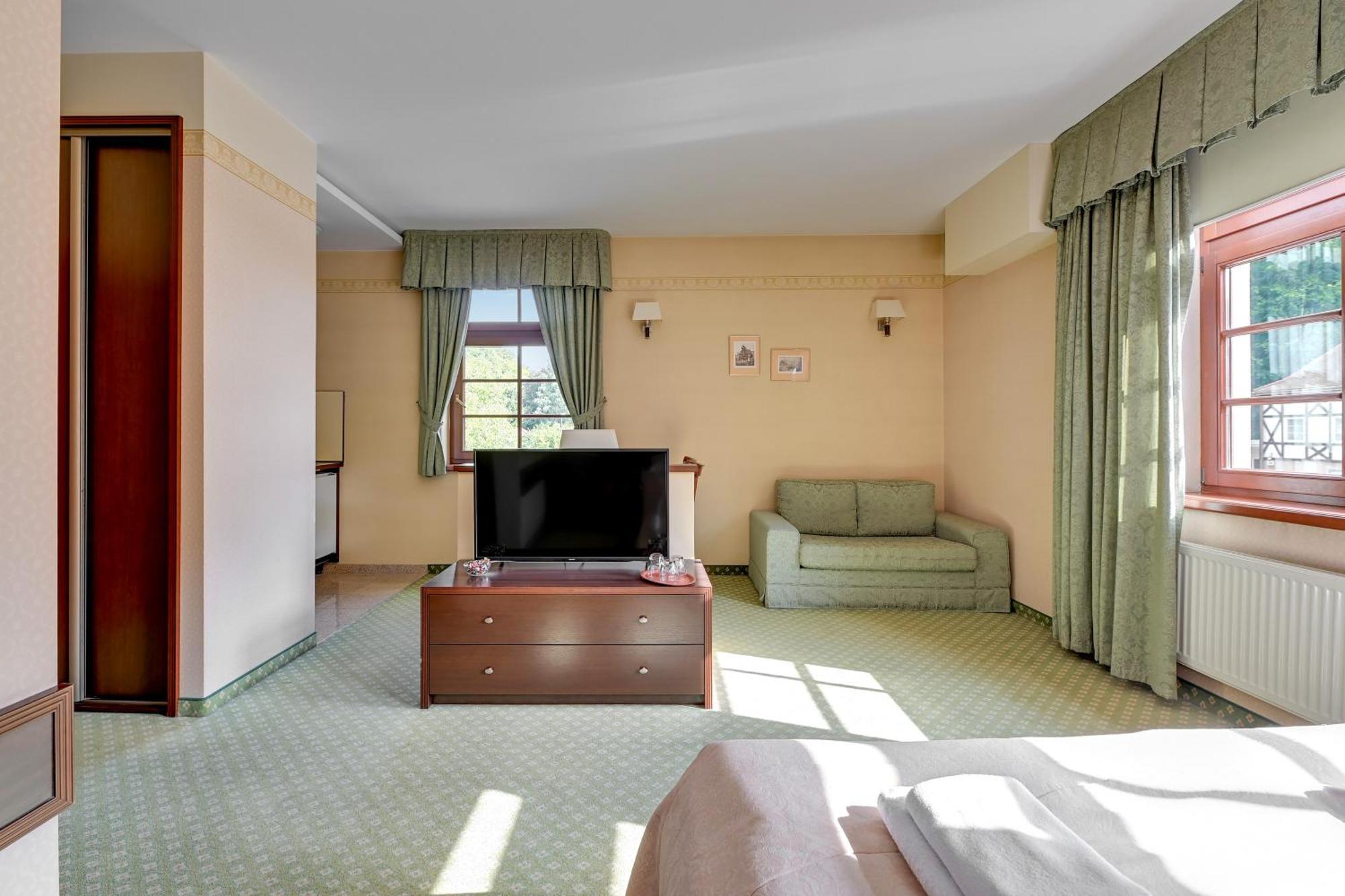 Jaskowy Dworek Aparthotel 3*