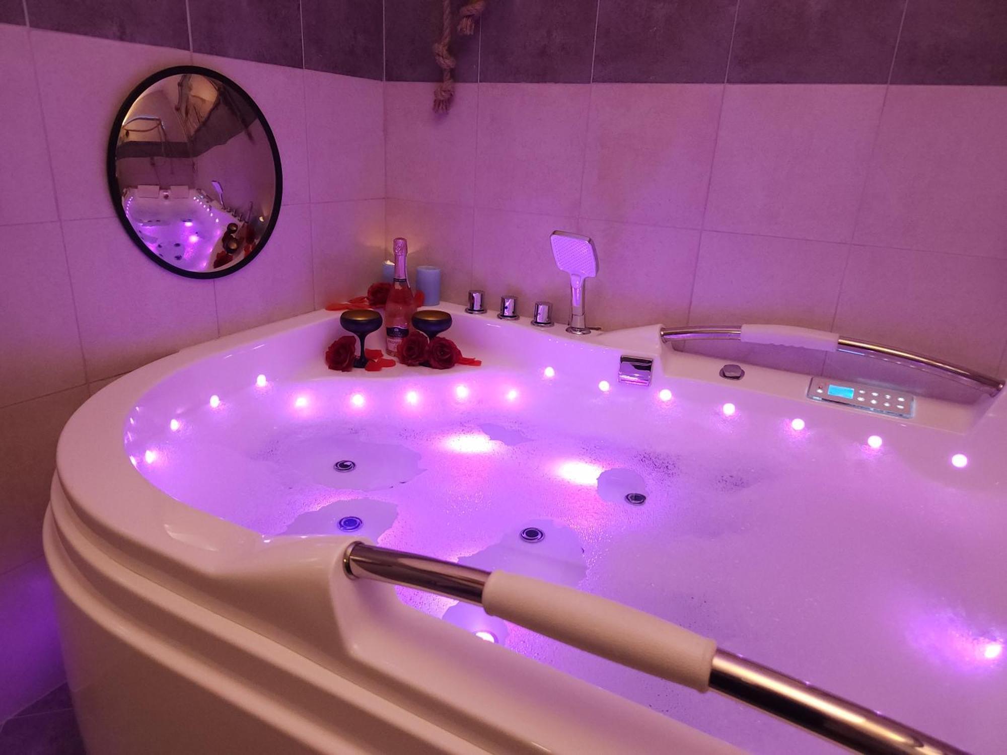 By The Sea - Prestige With A Luxurious Jacuzzi, Sauna And An Exclusive Massage Chair Available In One Of The Apartments! Gdansk