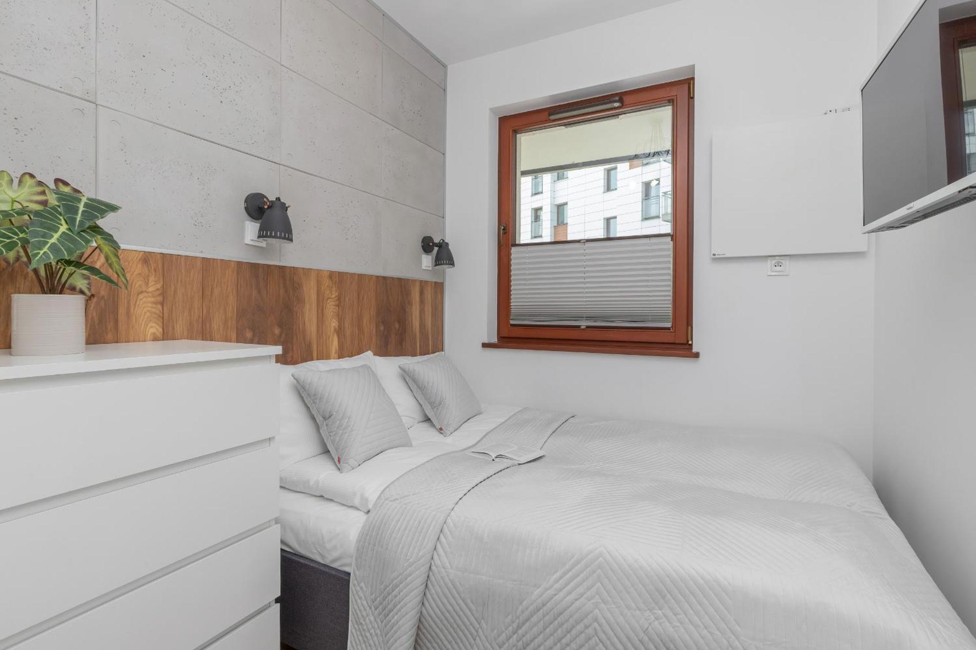 In Center With Balcony, Parking And Air Conditioning By Renters *