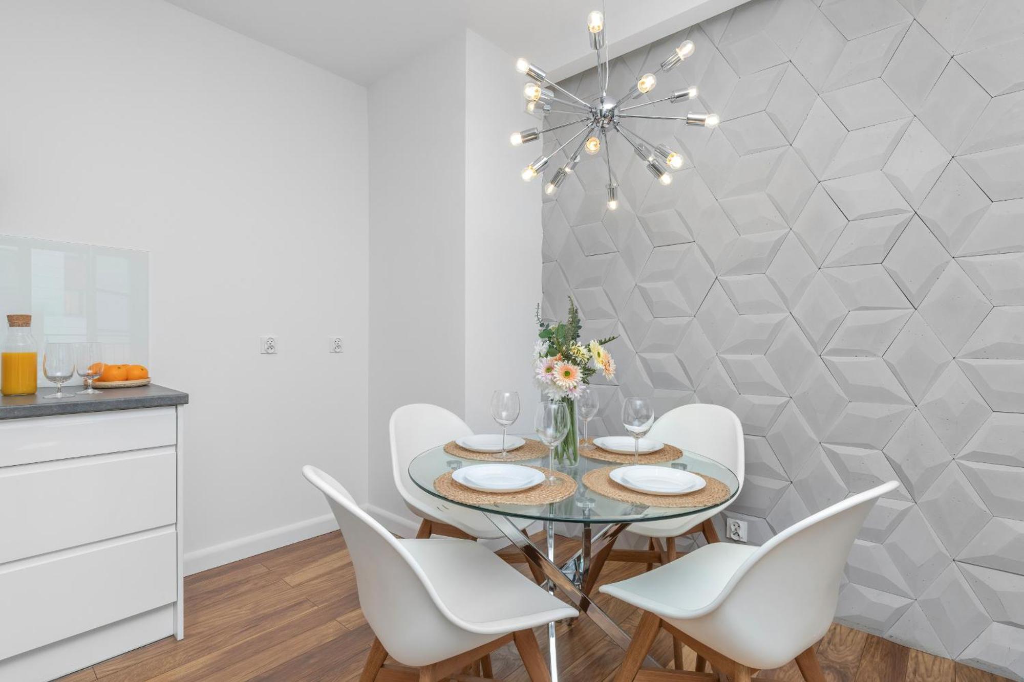 In Center With Balcony, Parking And Air Conditioning By Renters *