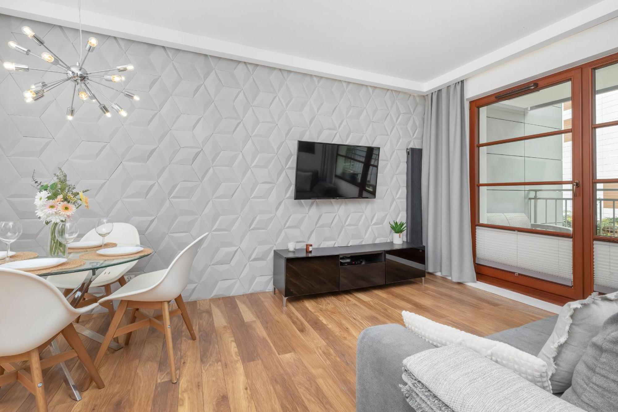 In Center With Balcony, Parking And Air Conditioning By Renters Apartment *