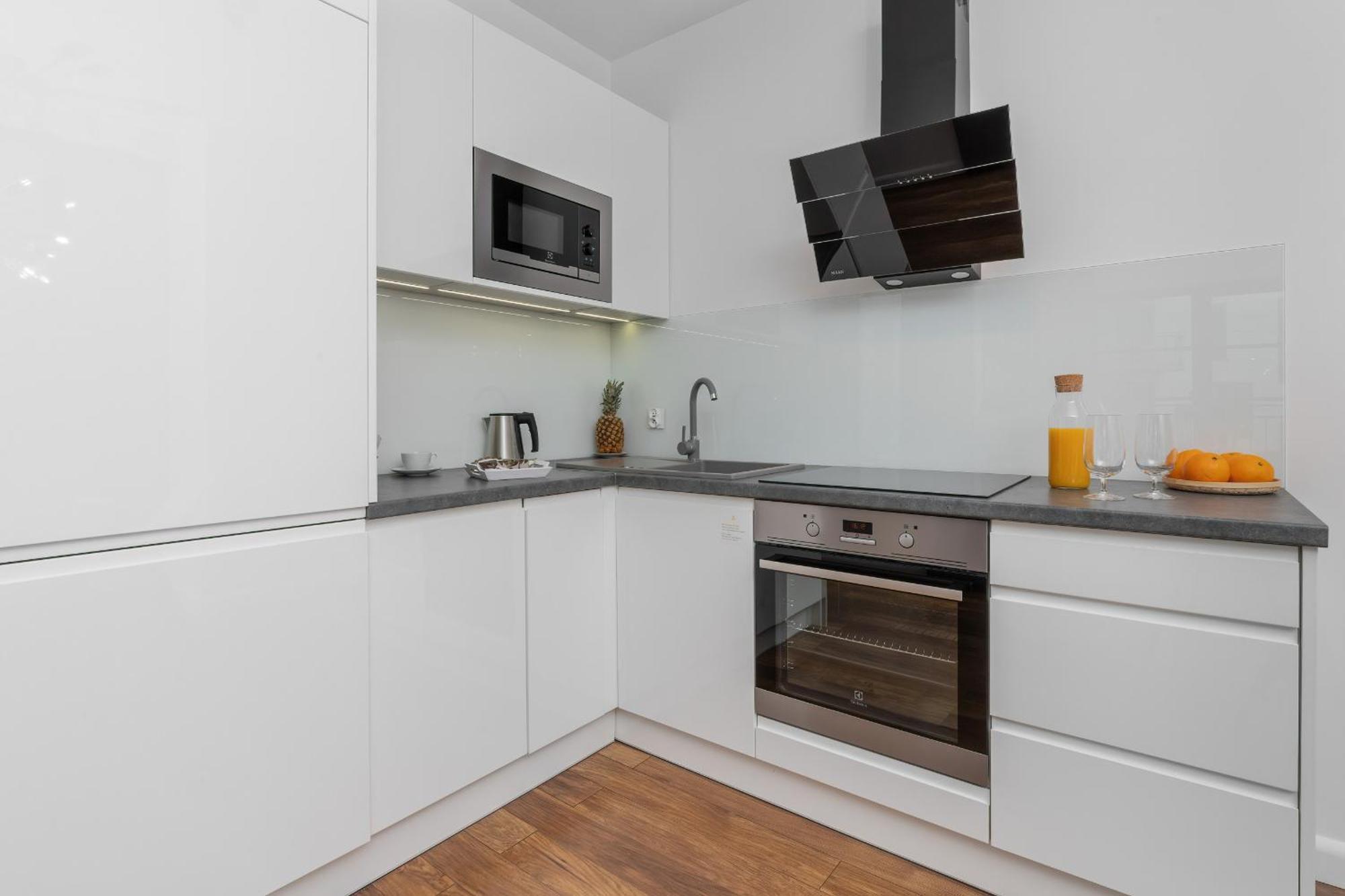 Apartment In Center With Balcony, Parking And Air Conditioning By Renters *