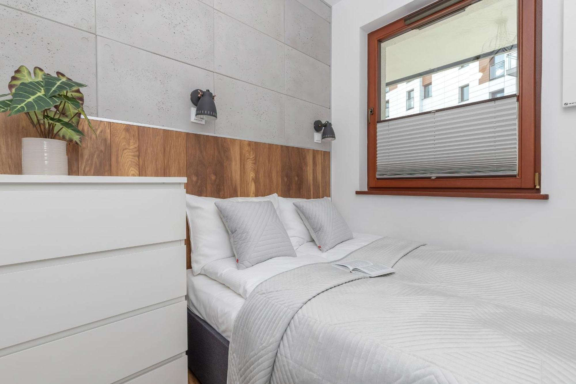 In Center With Balcony, Parking And Air Conditioning By Renters Apartment *