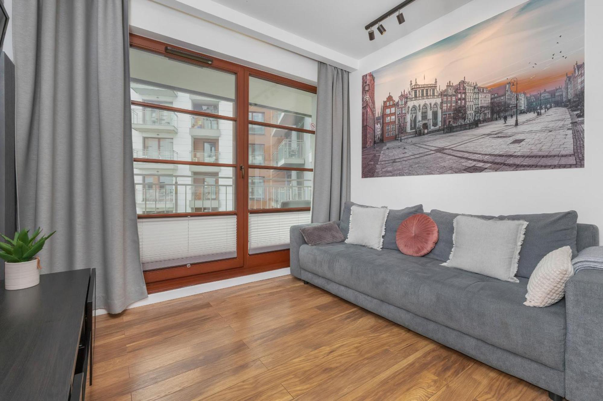 In Center With Balcony, Parking And Air Conditioning By Renters * Danzig