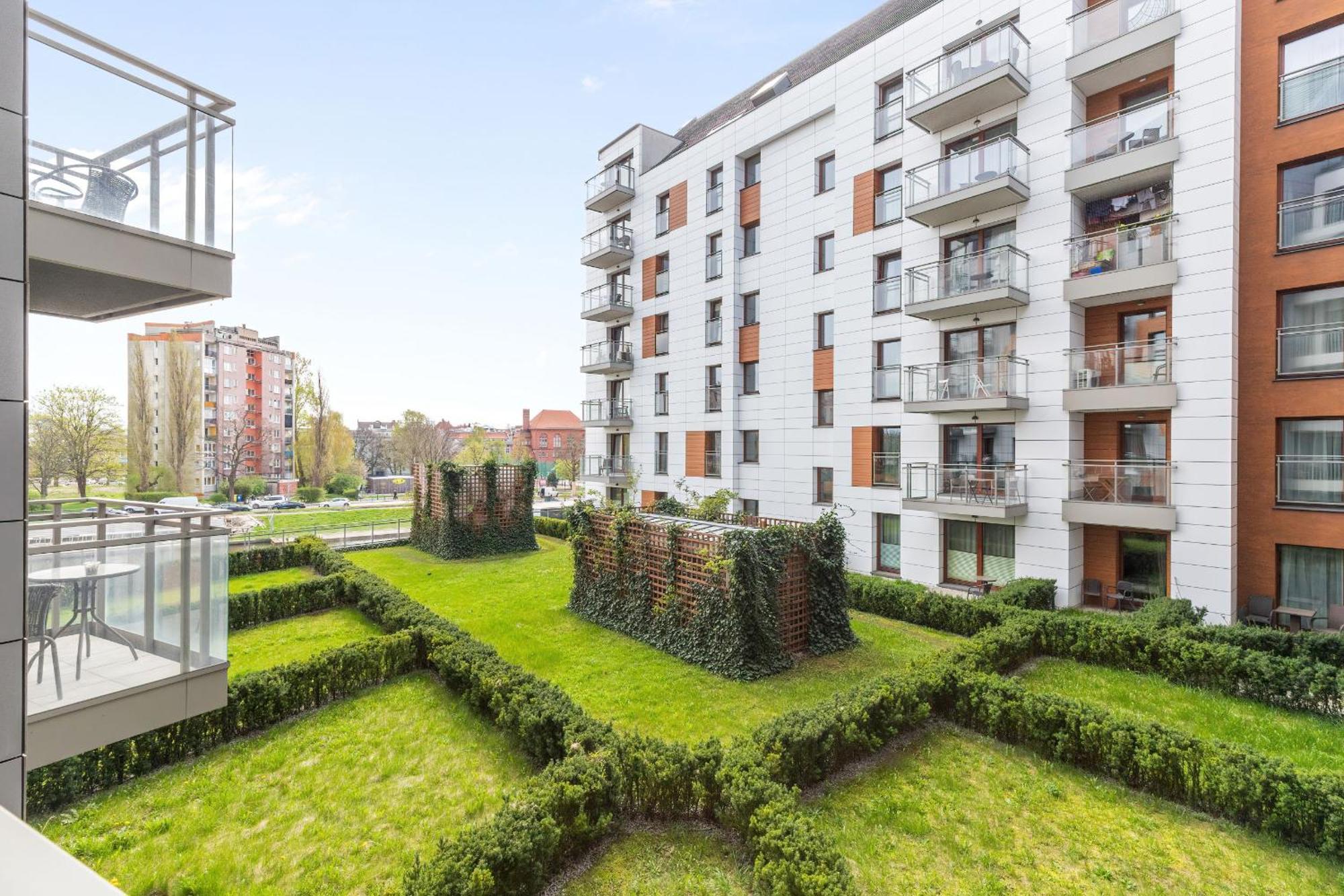 Apartment In Center With Balcony, Parking And Air Conditioning By Renters *