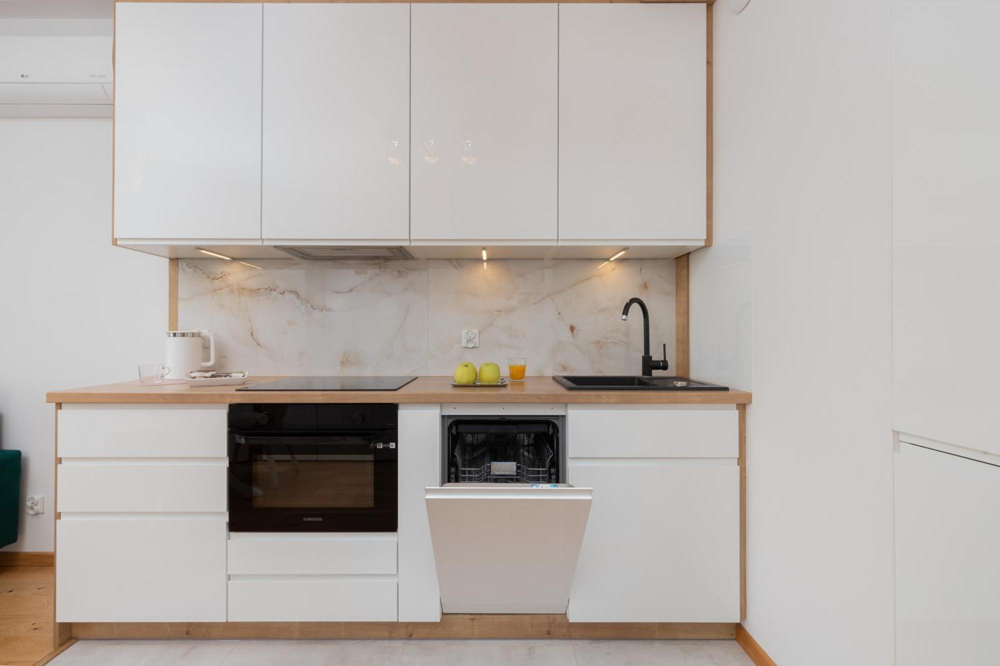 Nowa Letnica Z Parkingiem I Balkonem Przy Stadionie Polsat Arena By Renters *
